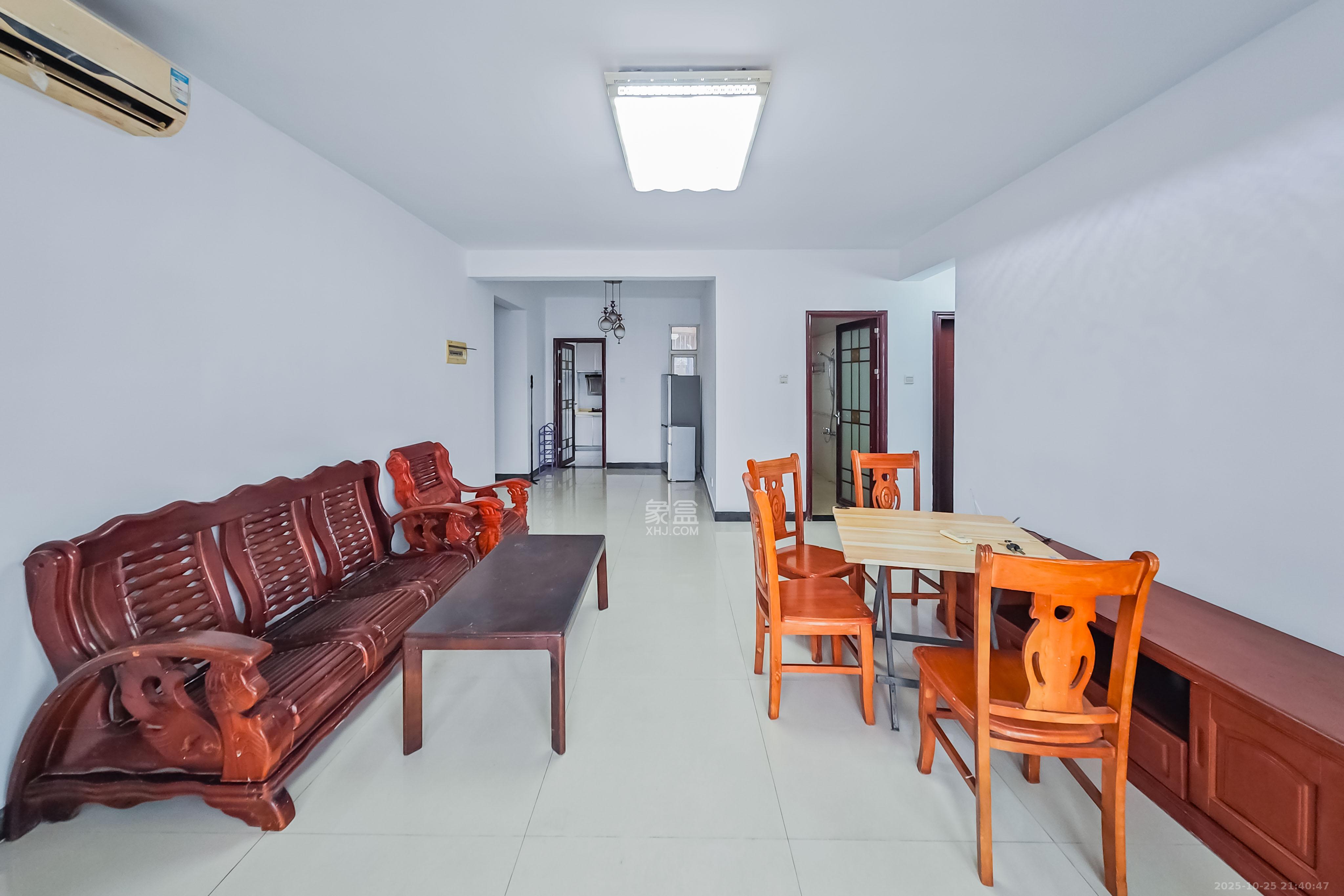 恒丰天湘华庭  2室2厅1卫    56.8万客厅