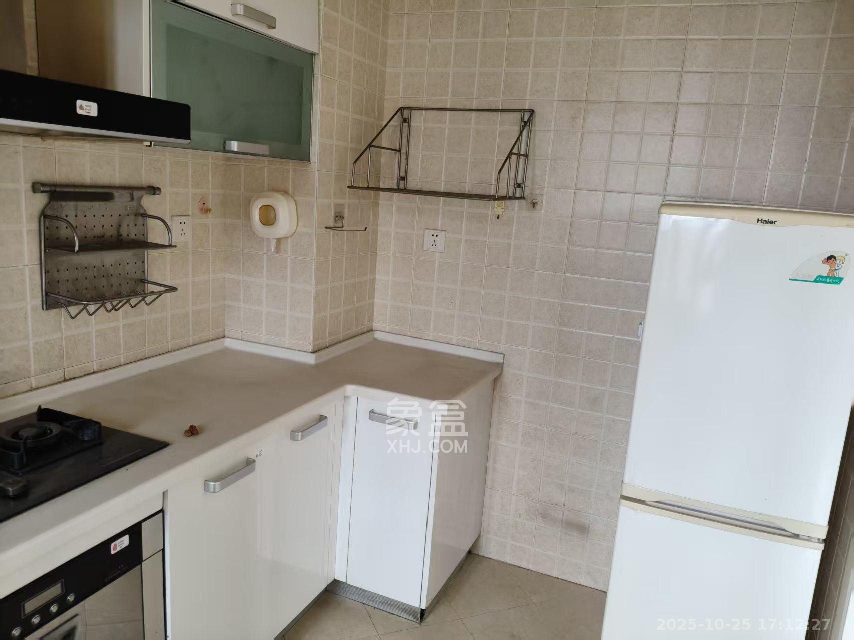 绿城桂花城  5室2厅2卫    3700.0元/月 绿城桂花城  5室2厅2卫    3700.0元/月室内图