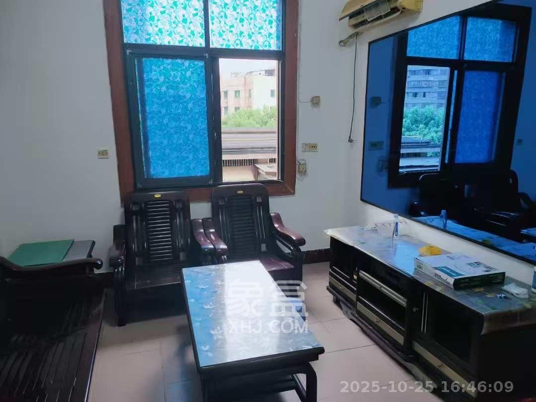 长沙理工大学黄土岭教职工住宅区 2室1厅1卫 1600.0元/月 长沙理工大学黄土岭教职工住宅区 2室1厅1卫 1600.0元/月室内图