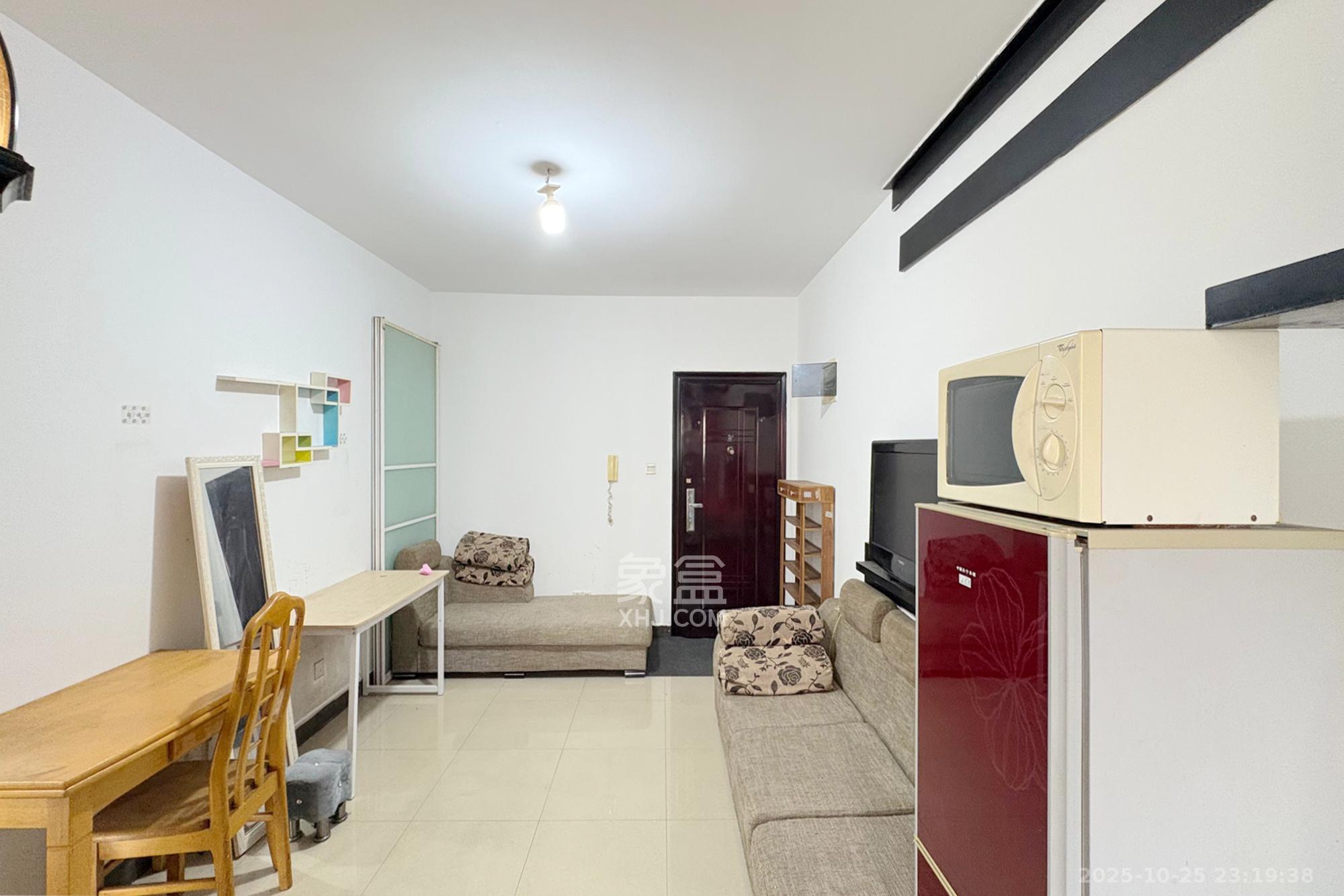 星典时代  1室1厅1卫    34.0万客厅