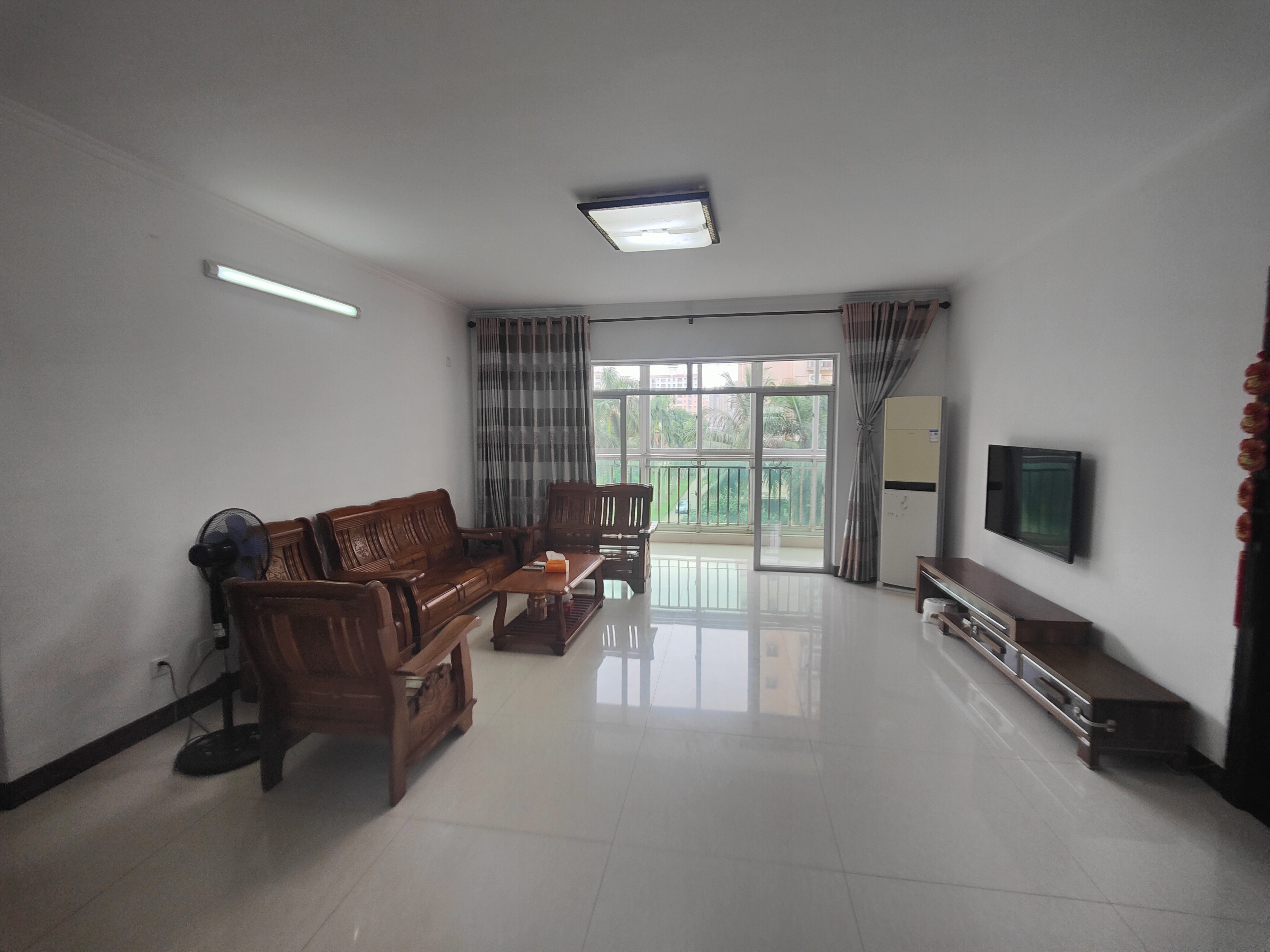 八一小区  3室2厅2卫    2800.0元/月 八一小区  3室2厅2卫    2800.0元/月室内图