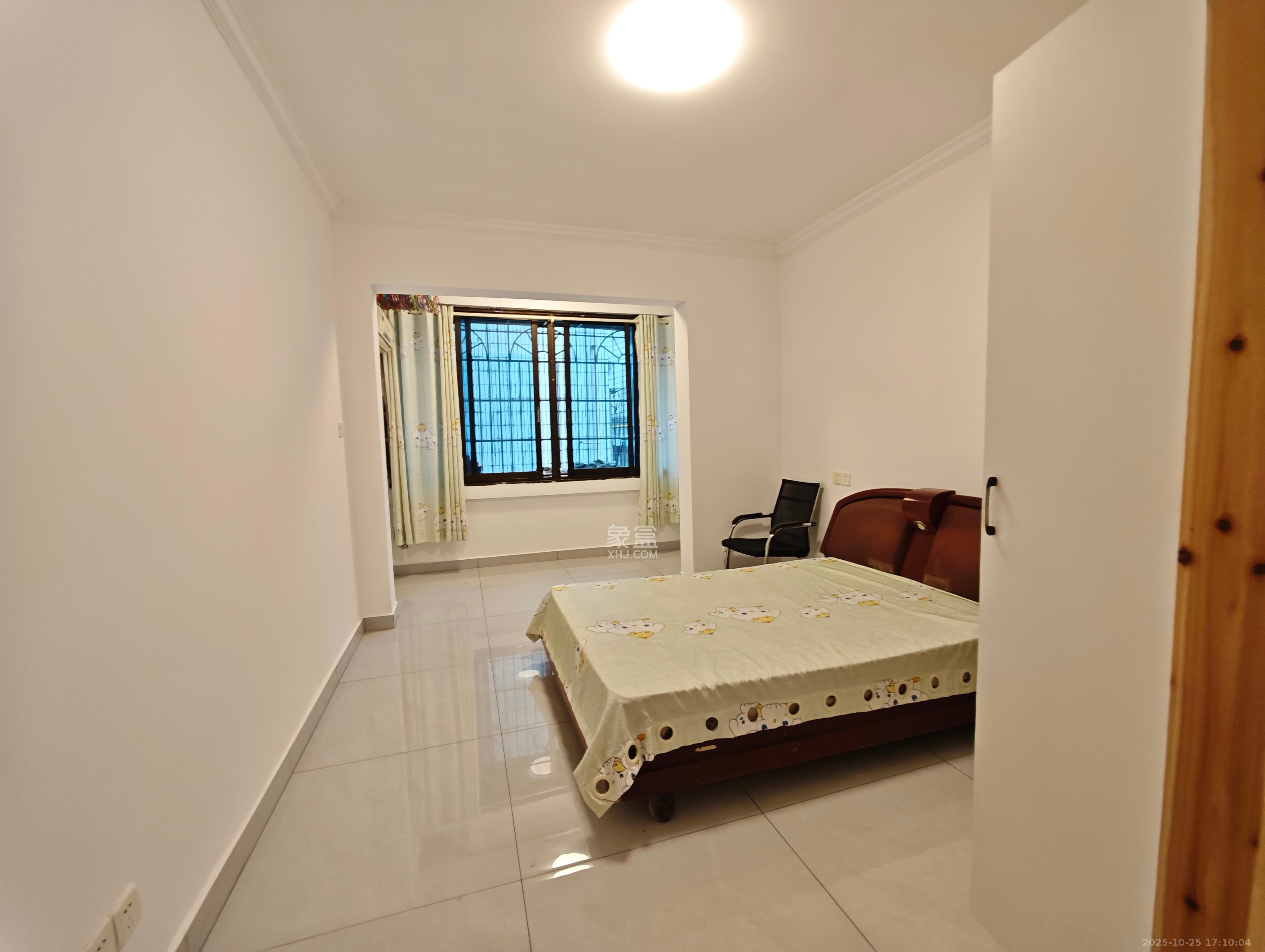 省粮食局宿舍北院  4室2厅1卫    1500.0元/月室内图