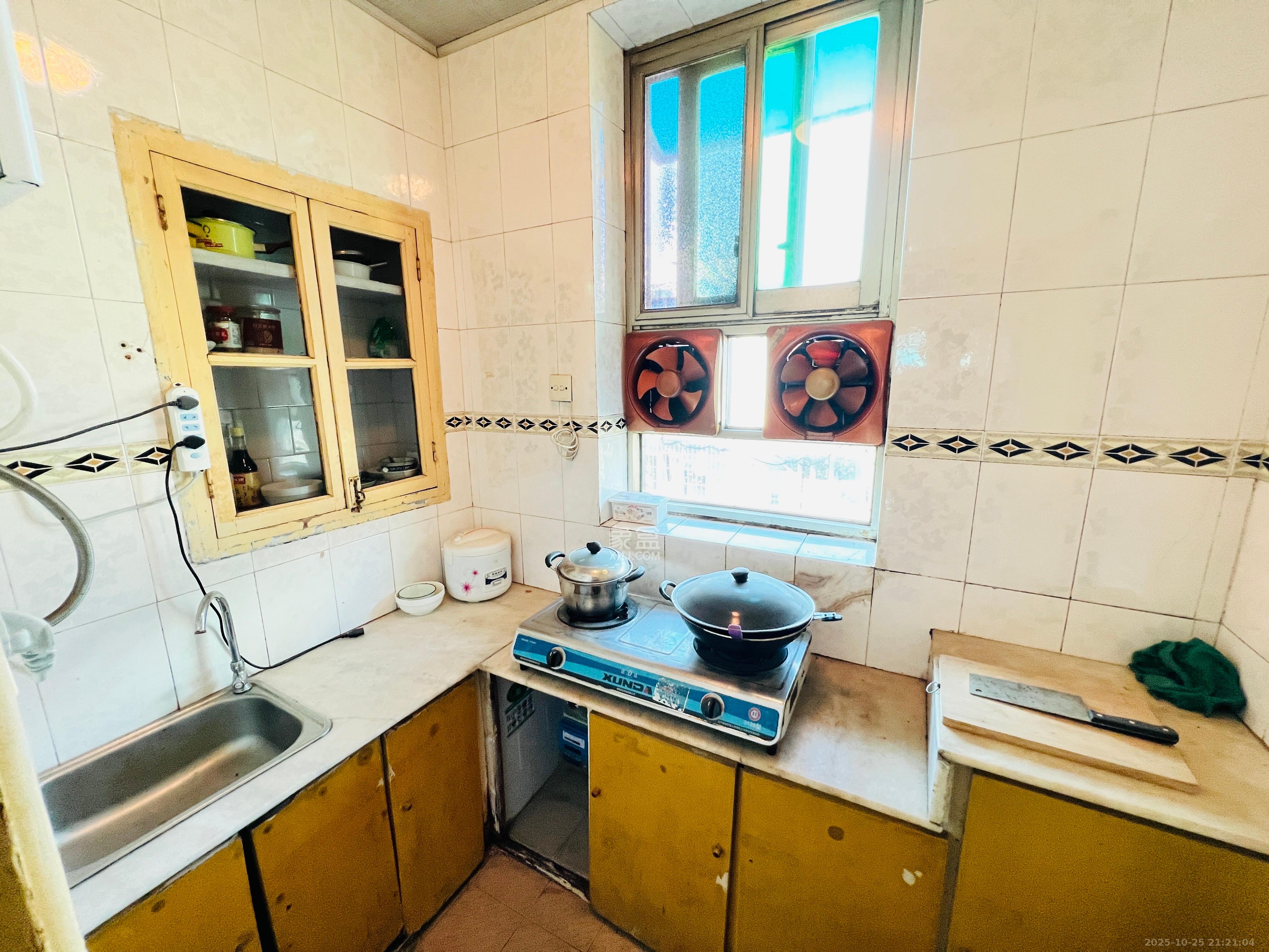 解放四村石子冲 1室1厅1卫 1000.0元/月 解放四村石子冲 1室1厅1卫 1000.0元/月室内图