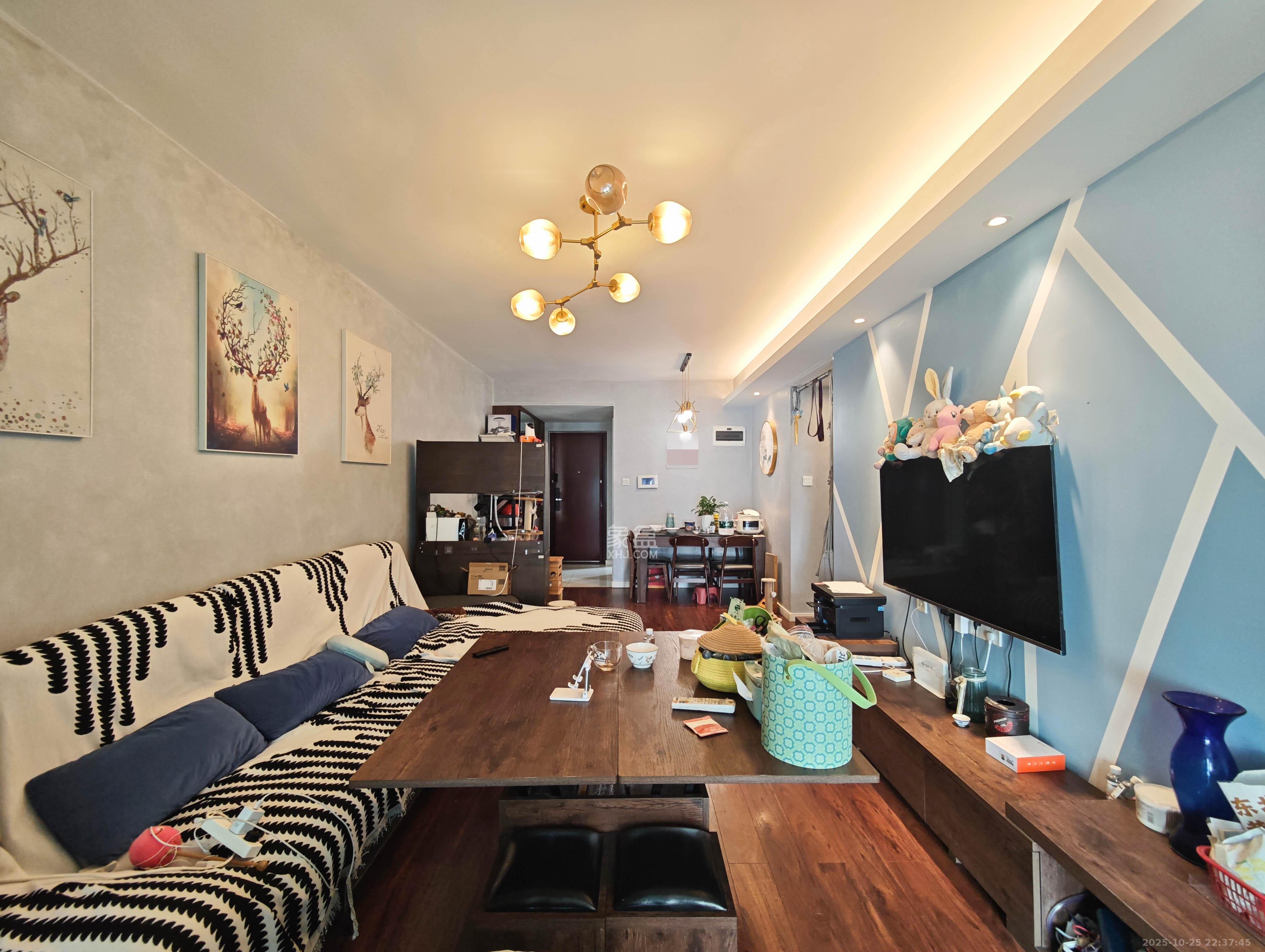 万科魅力之城观澜里  3室2厅2卫    109.0万客厅