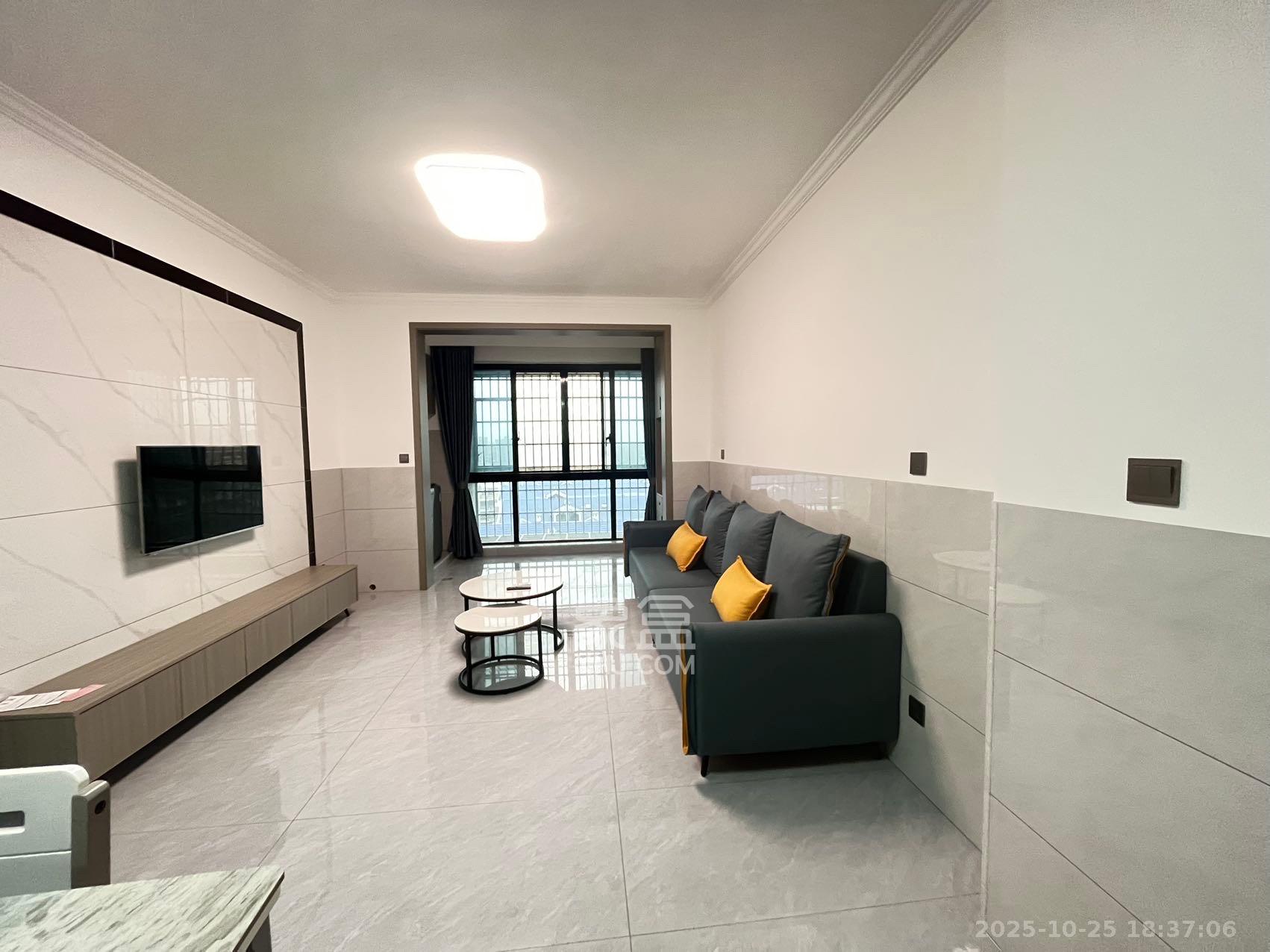 金桂小区二期  2室1厅1卫    2100.0元/月 金桂小区二期  2室1厅1卫    2100.0元/月室内图1