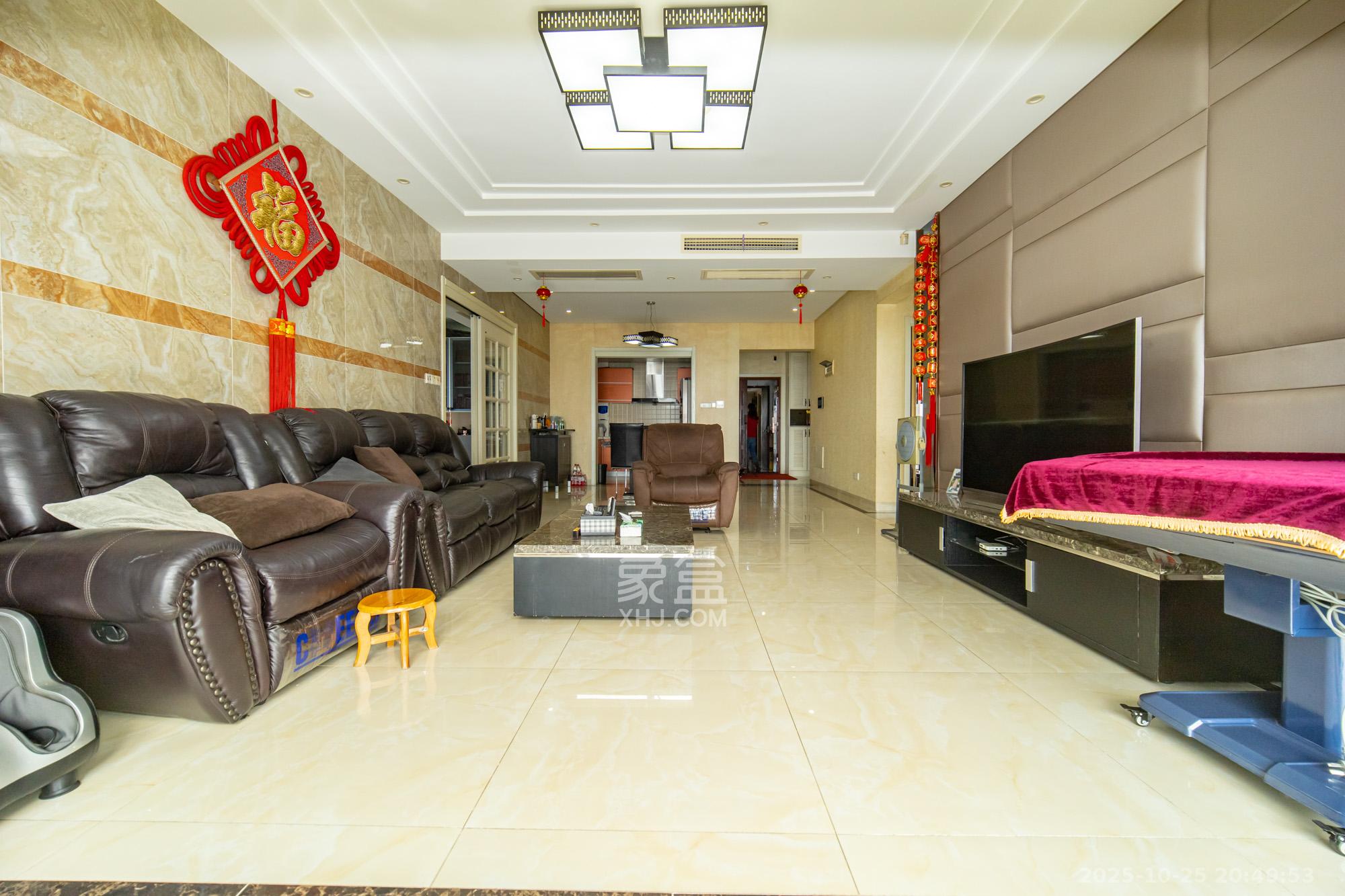 藏珑湖上国际花园  4室2厅2卫    180.0万