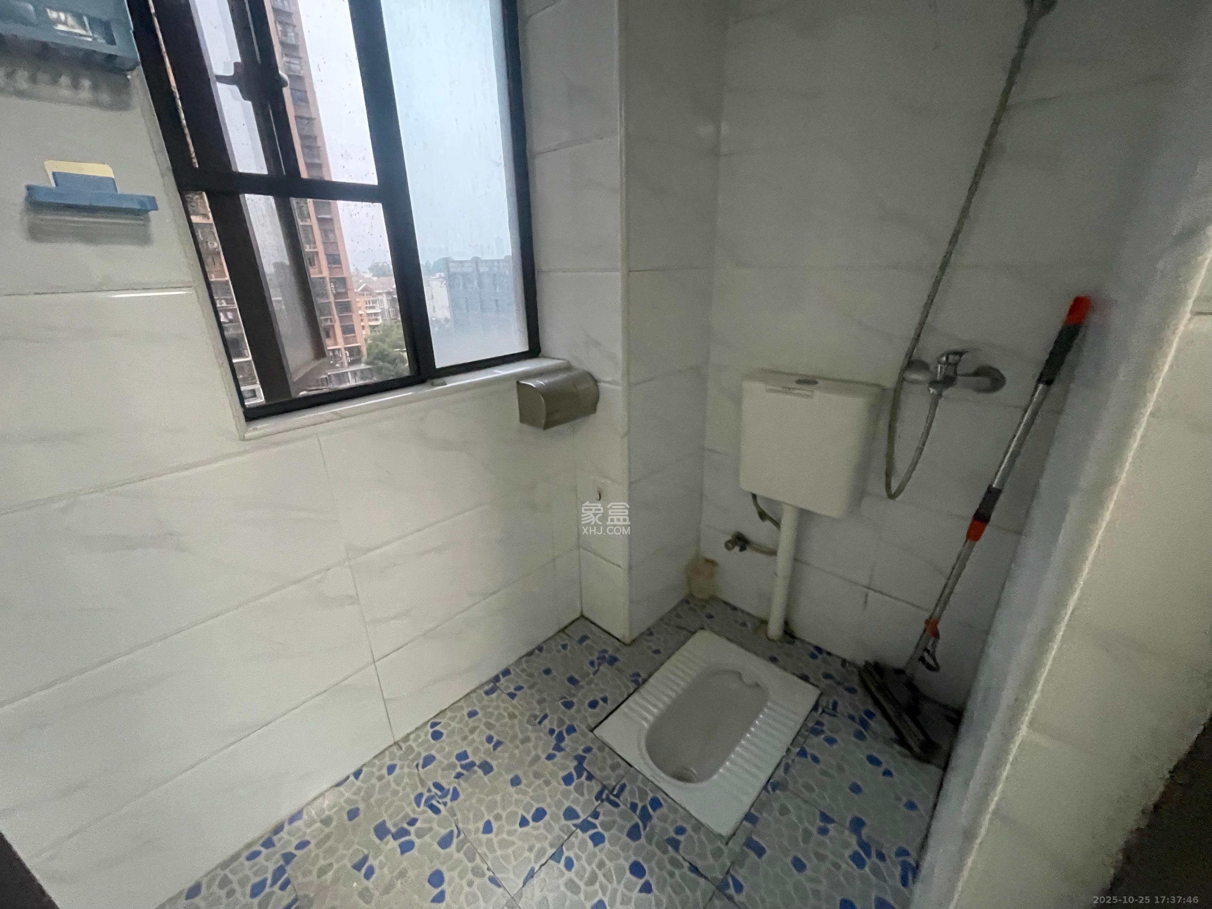 岳华新苑  1室1厅1卫    1200.0元/月室内图