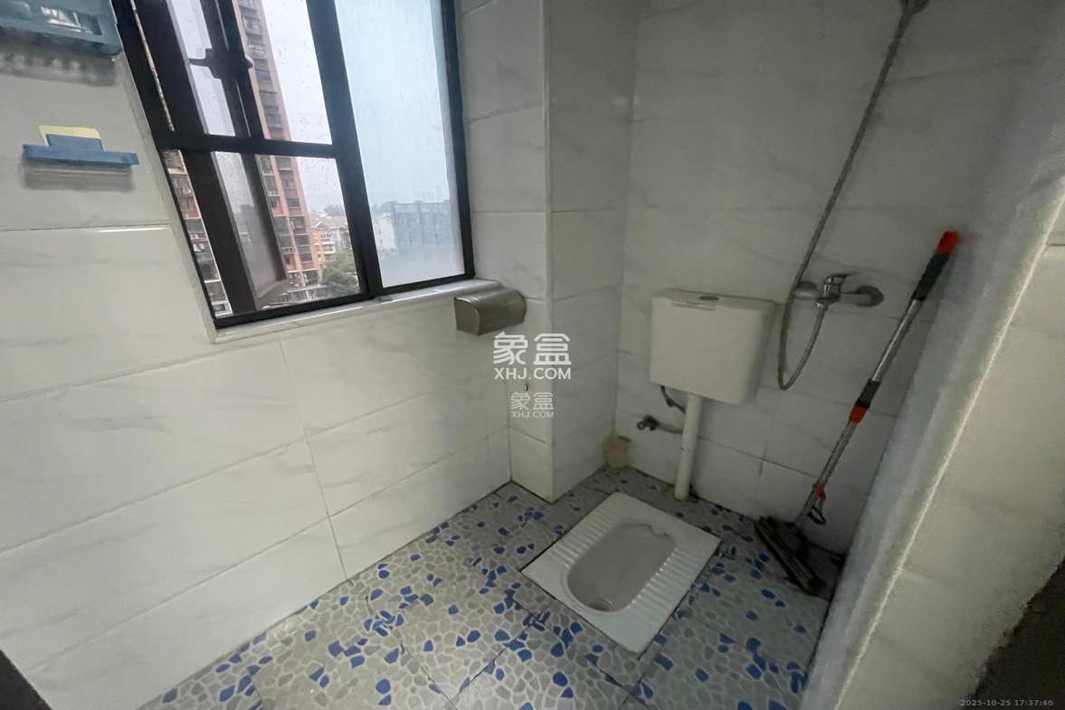 岳华新苑  1室1厅1卫    1200.0元/月 岳华新苑  1室1厅1卫    1200.0元/月室内图1