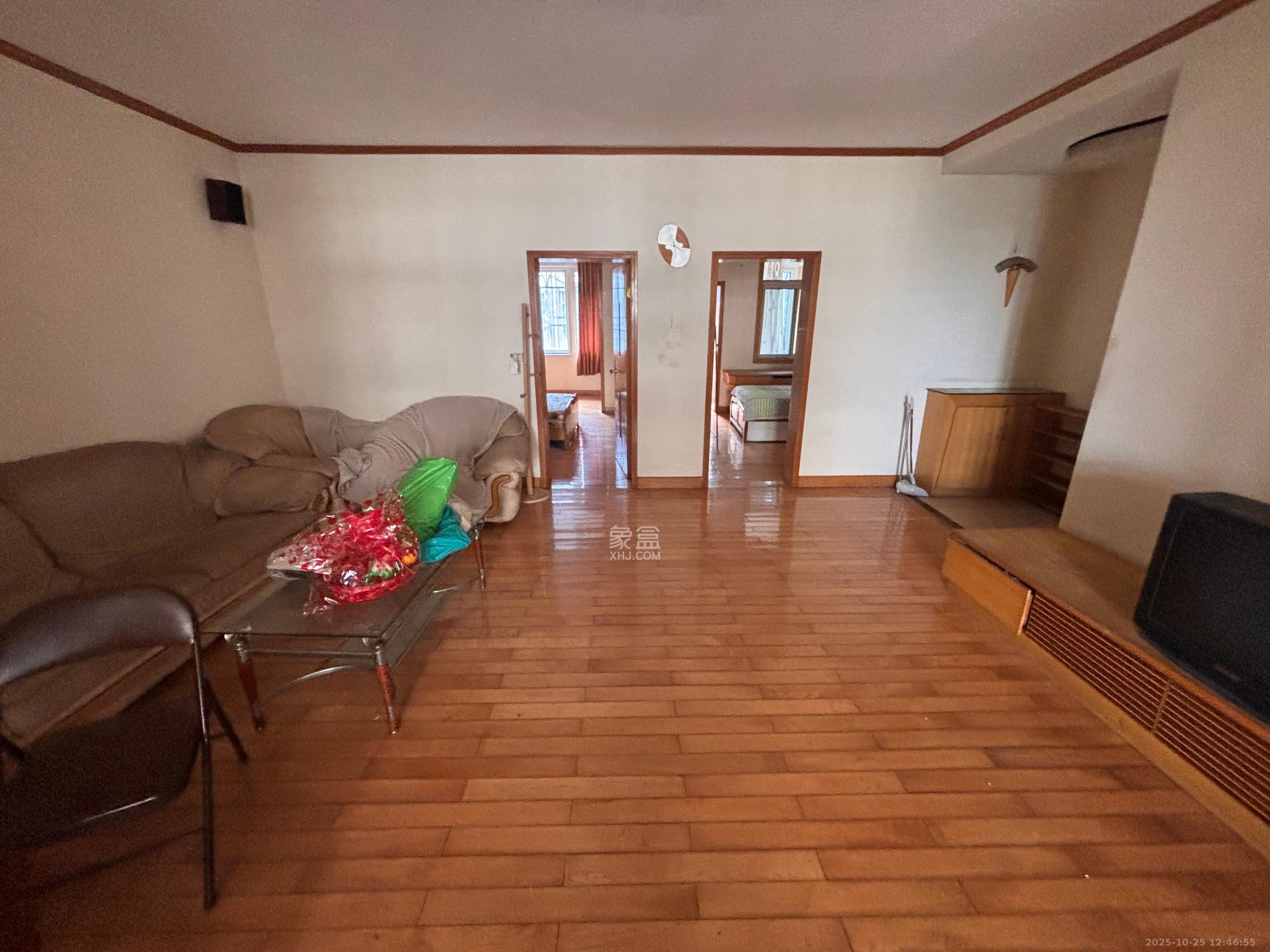 芙蓉区工商局宿舍  2室1厅1卫    1300.0元/月 芙蓉区工商局宿舍  2室1厅1卫    1300.0元/月室内图