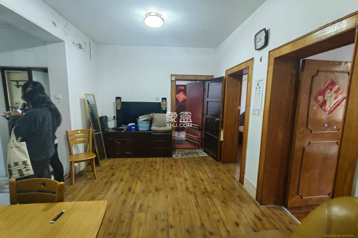 长重机械厂宿舍 2室1厅1卫 1300.0元/月 长重机械厂宿舍 2室1厅1卫 1300.0元/月室内图