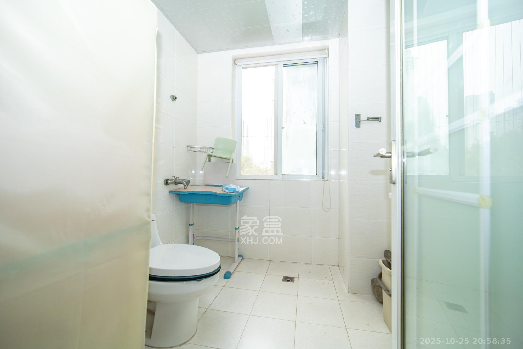 楚天馨苑  3室2厅2卫    63.08万卫生间