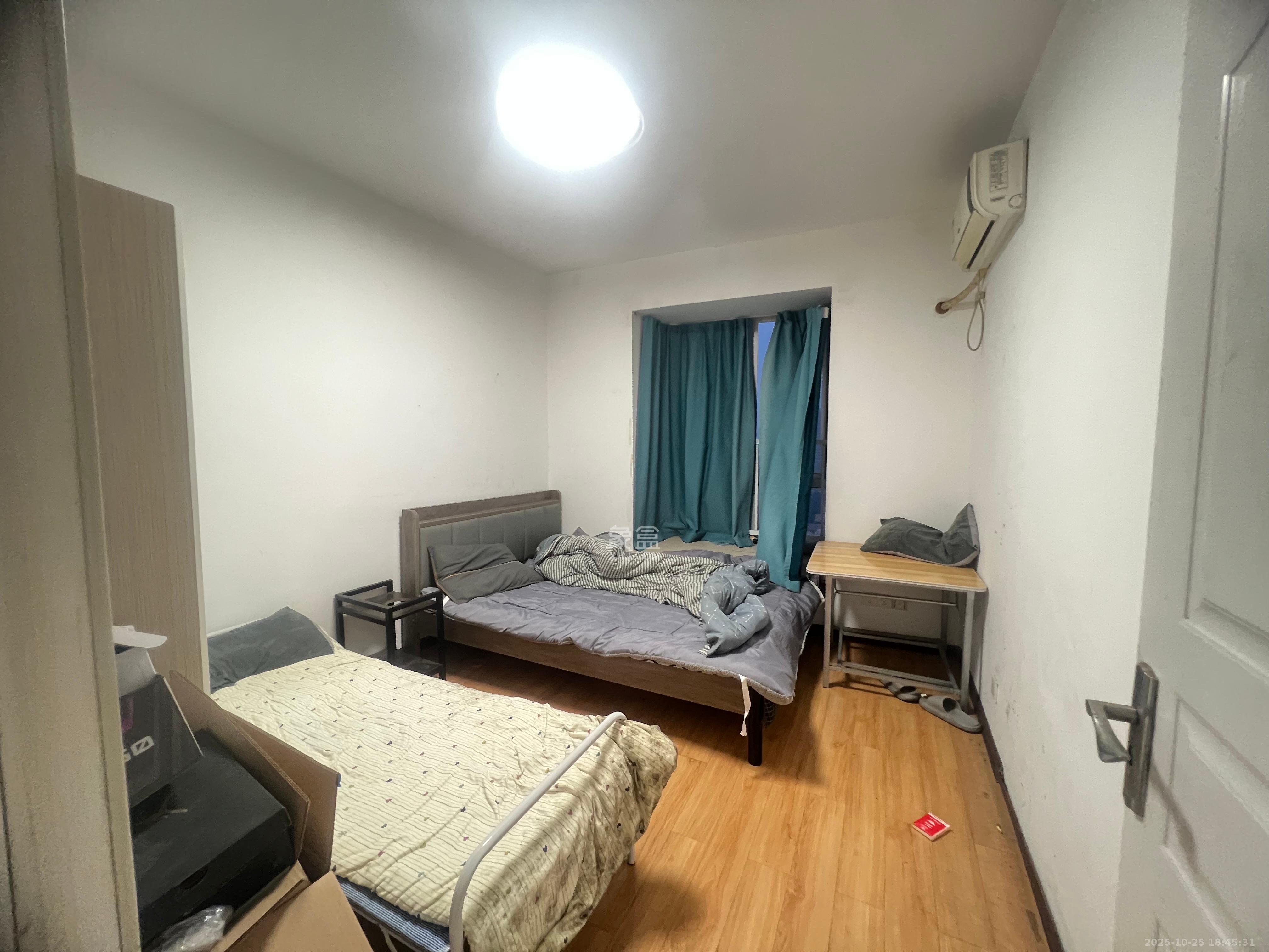 恒广国际景园一二区 3室2厅2卫 2300.0元/月 恒广国际景园一二区 3室2厅2卫 2300.0元/月室内图