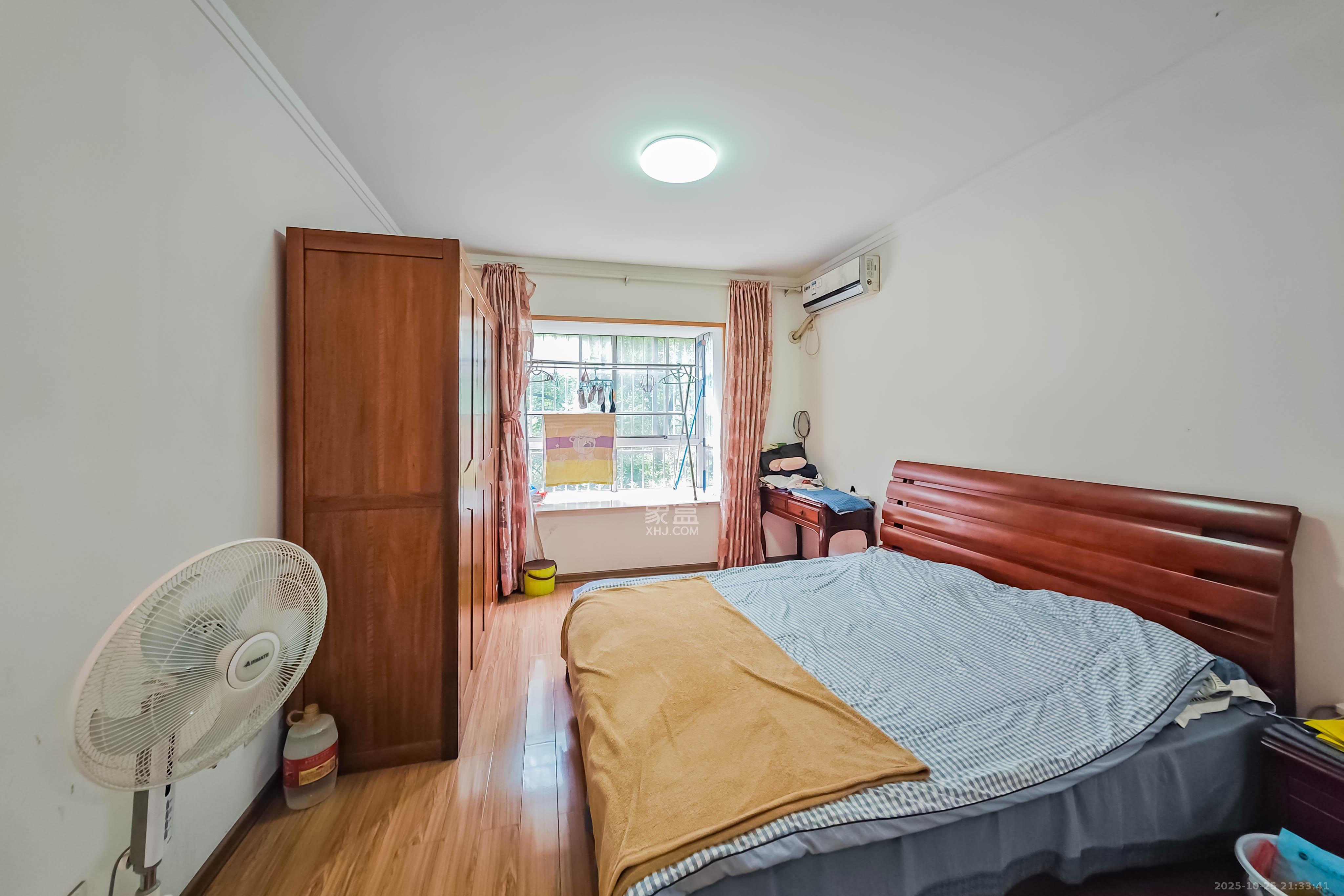 雅致名园  3室2厅2卫    205.0万卧室