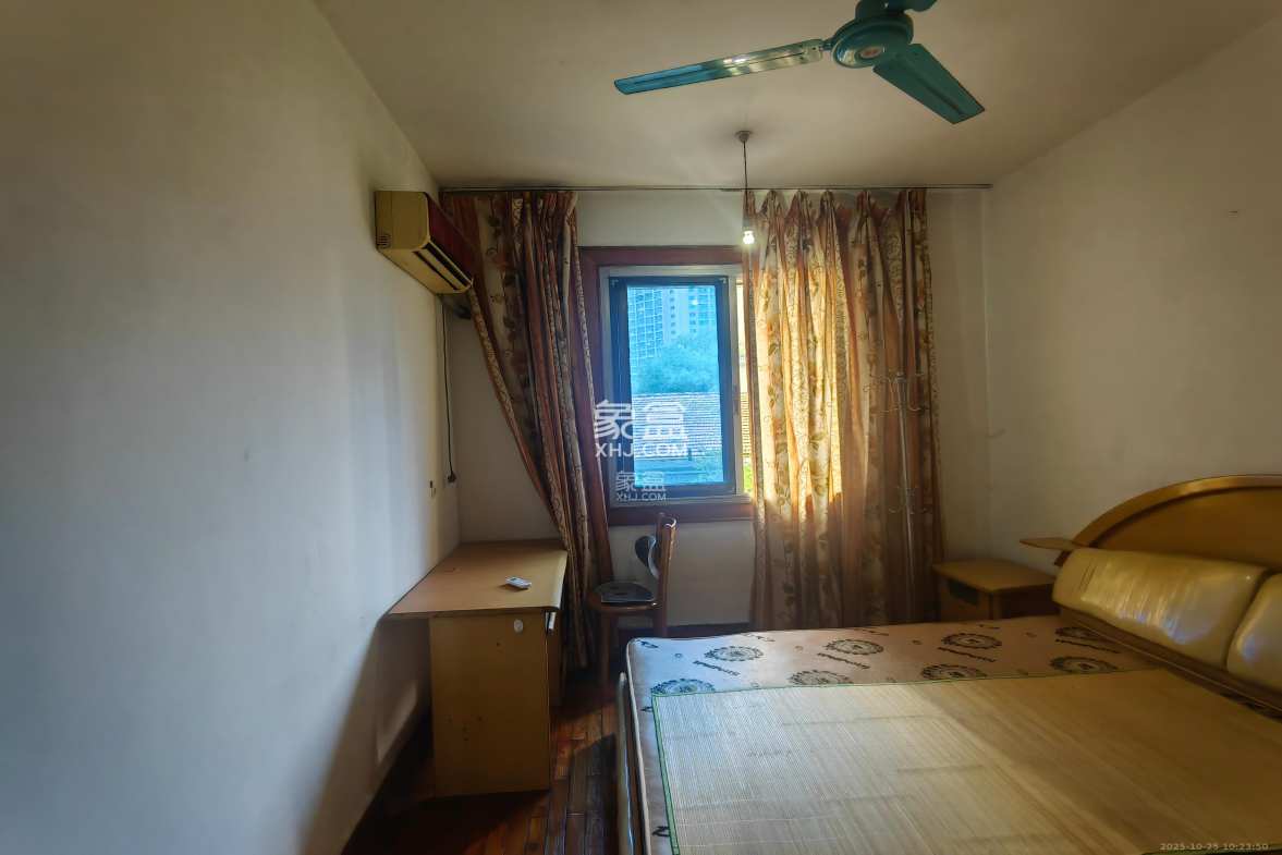 长重机械厂宿舍 2室1厅1卫 1300.0元/月 长重机械厂宿舍 2室1厅1卫 1300.0元/月室内图