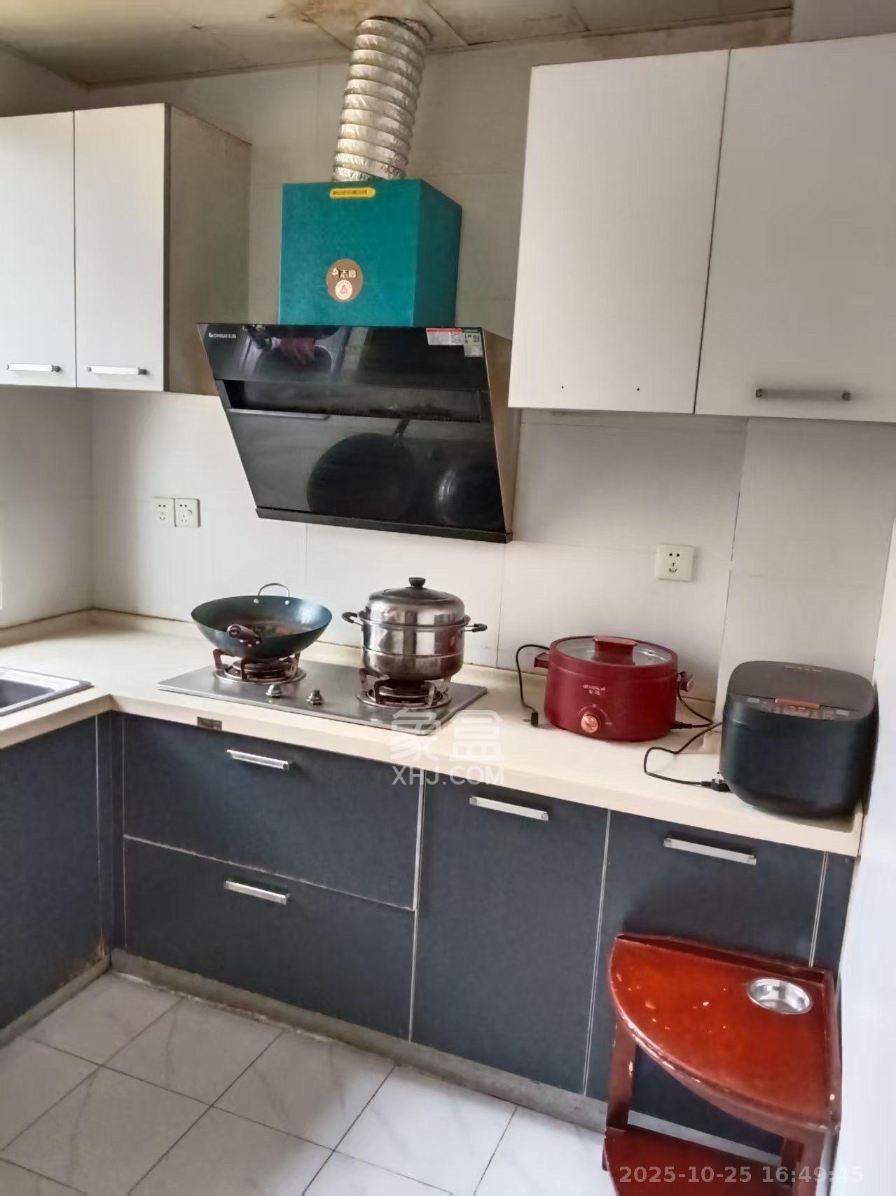 龙吉湾小区(龙瑞尚苑) 3室2厅1卫 1500.0元/月 龙吉湾小区(龙瑞尚苑) 3室2厅1卫 1500.0元/月室内图