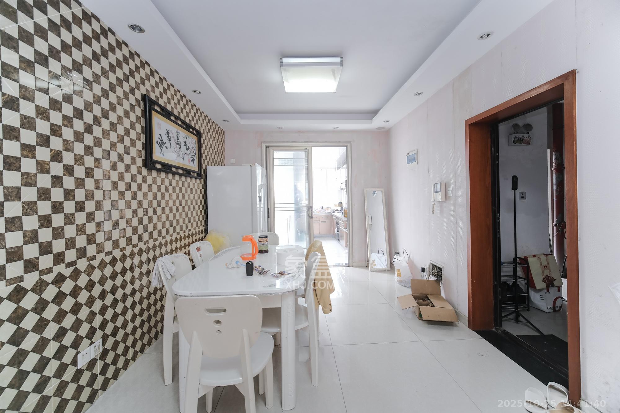 红树湾  3室2厅2卫    62.0万 红树湾  3室2厅2卫    62.0万客厅