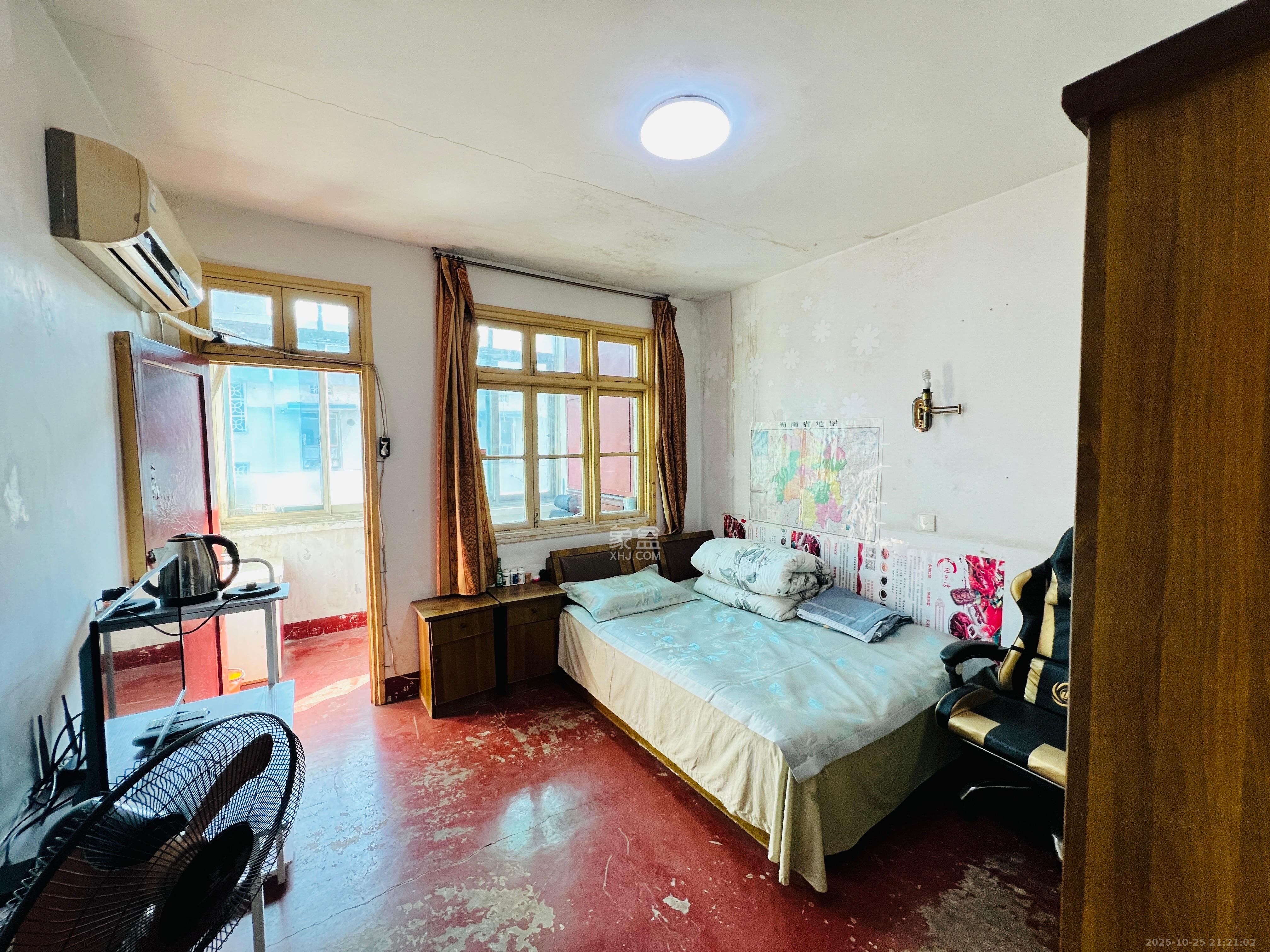 解放四村石子冲 1室1厅1卫 1000.0元/月 解放四村石子冲 1室1厅1卫 1000.0元/月室内图