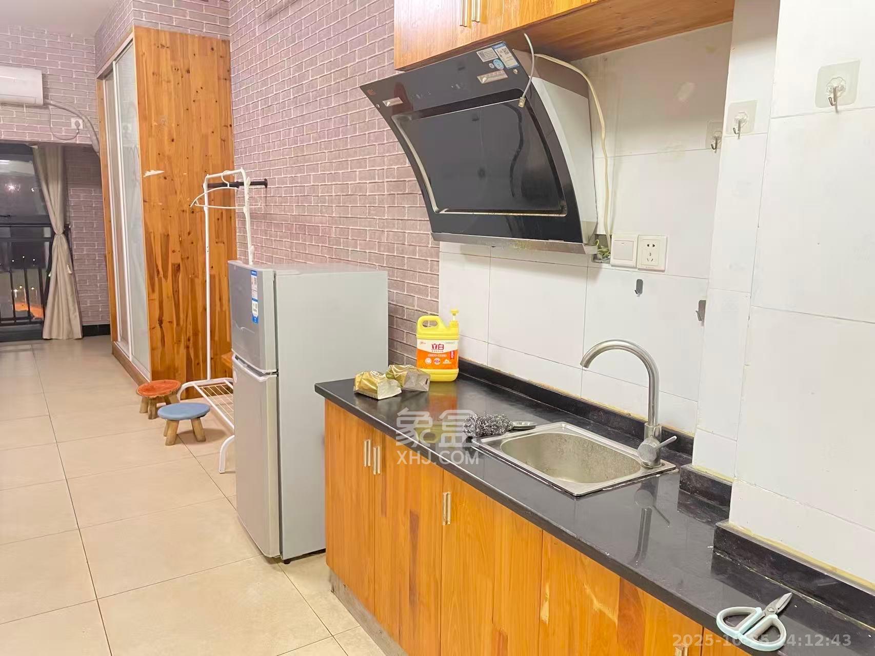 山水华景 1室1厅1卫 1300.0元/月 山水华景 1室1厅1卫 1300.0元/月室内图