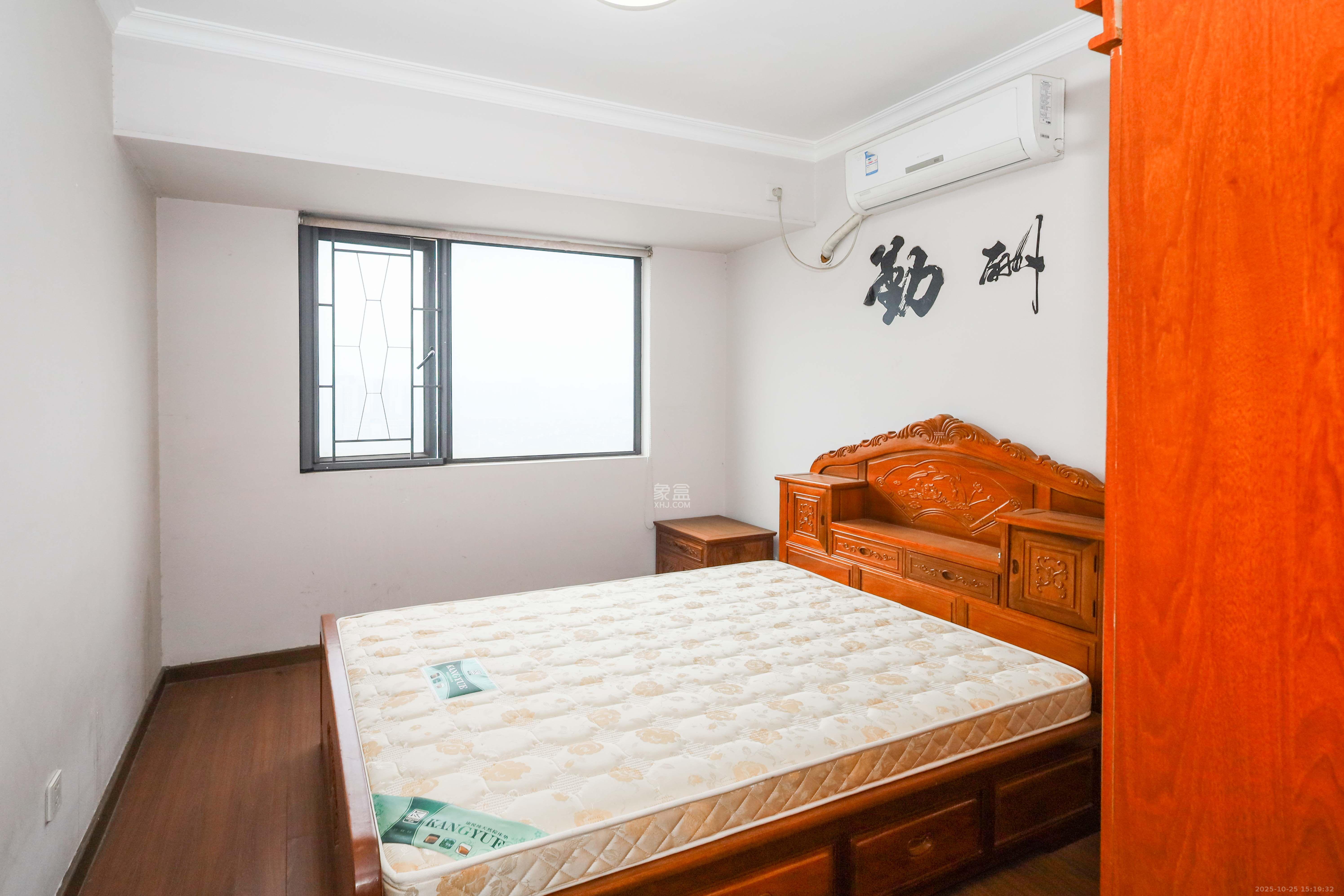 万科城市花园  3室2厅1卫    2200.0元/月室内图