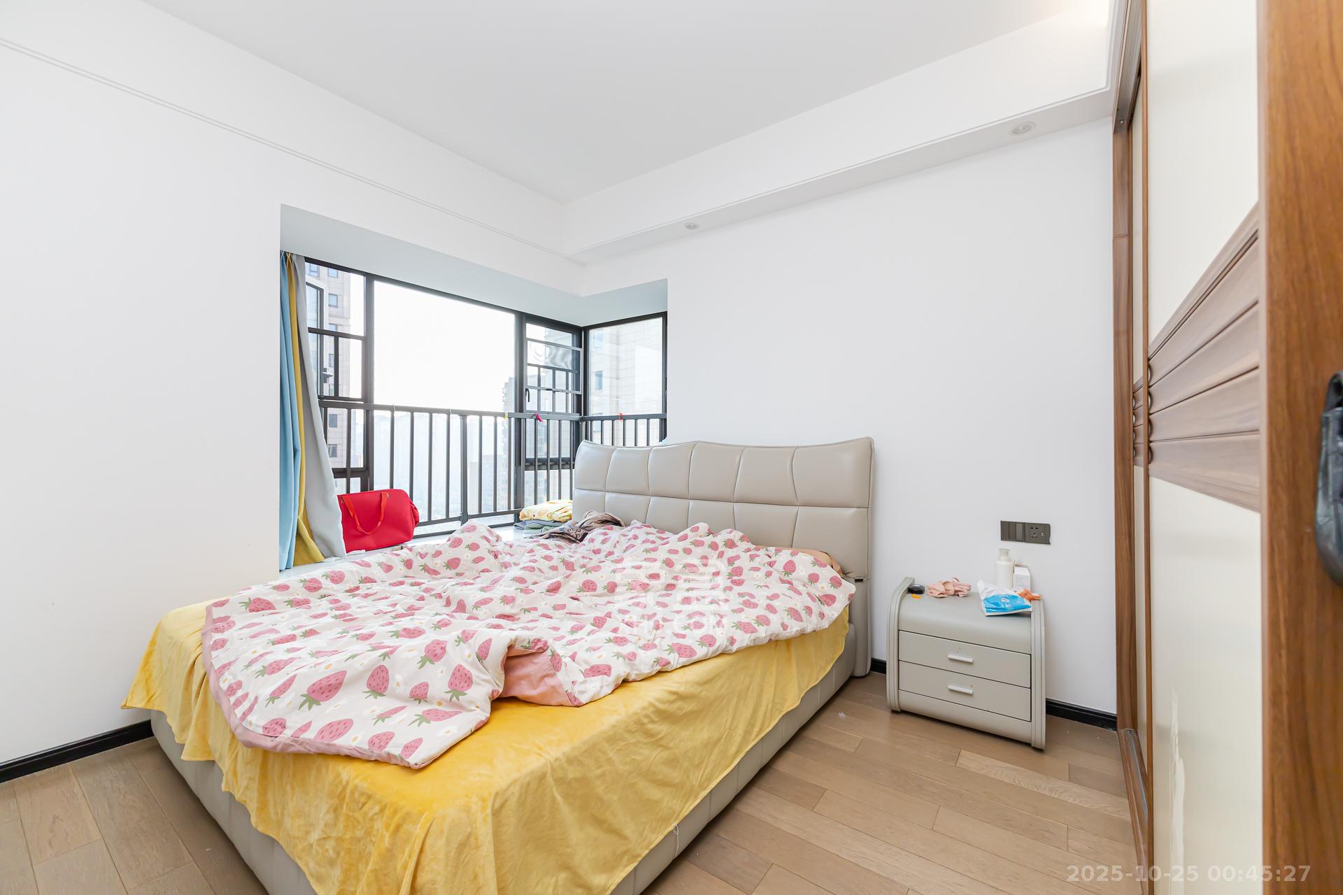 润和滨江府  1室0厅0卫    93.0万 润和滨江府  1室0厅0卫    93.0万卧室