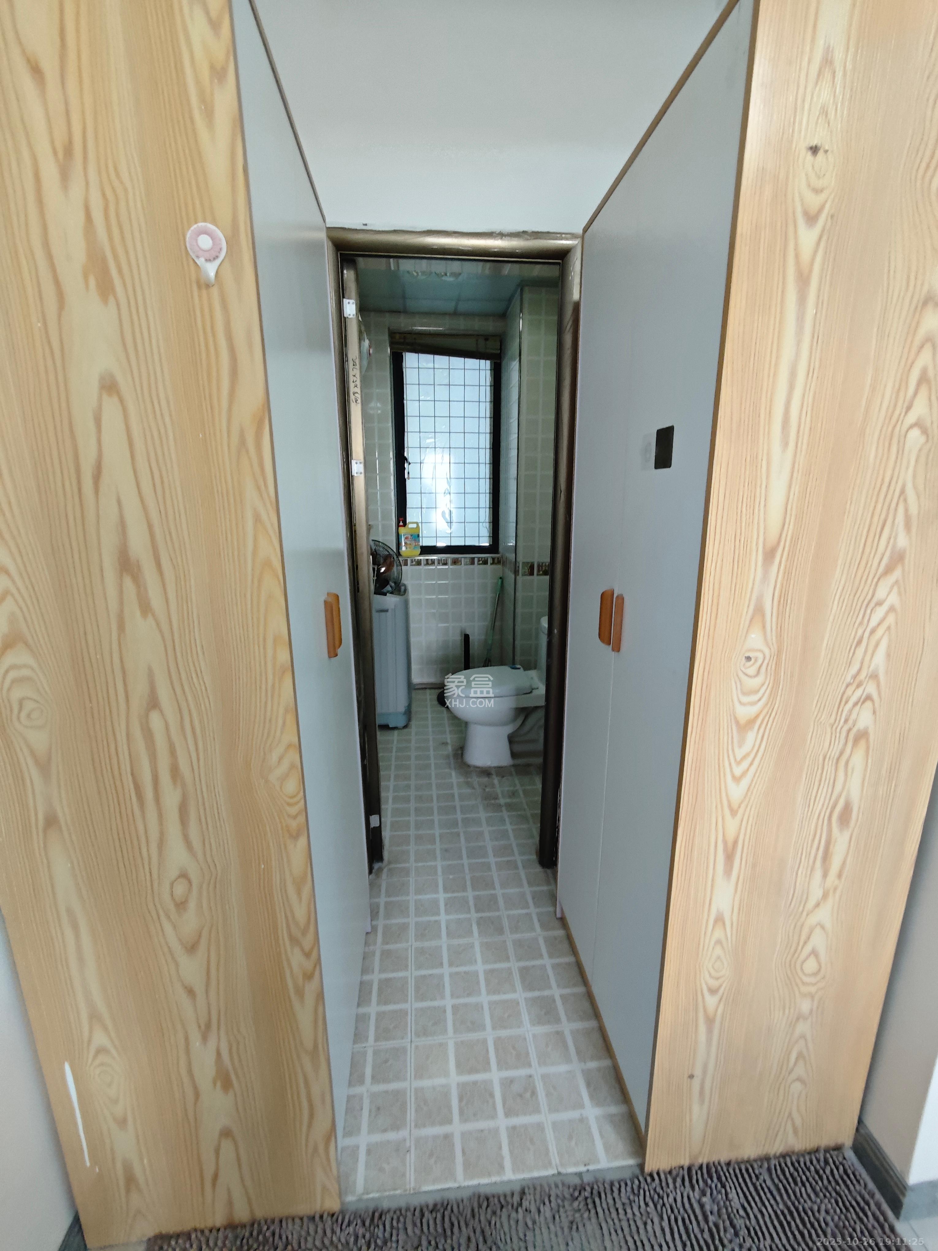 莱茵城 1室2厅1卫 2100.0元/月 莱茵城 1室2厅1卫 2100.0元/月室内图