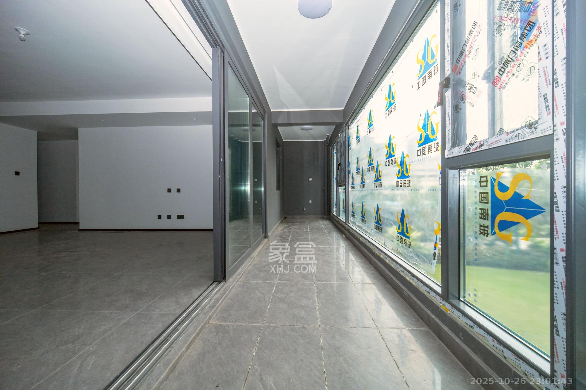 万科松湖天地 4室2厅3卫 250.0万 万科松湖天地 4室2厅3卫 250.0万阳台