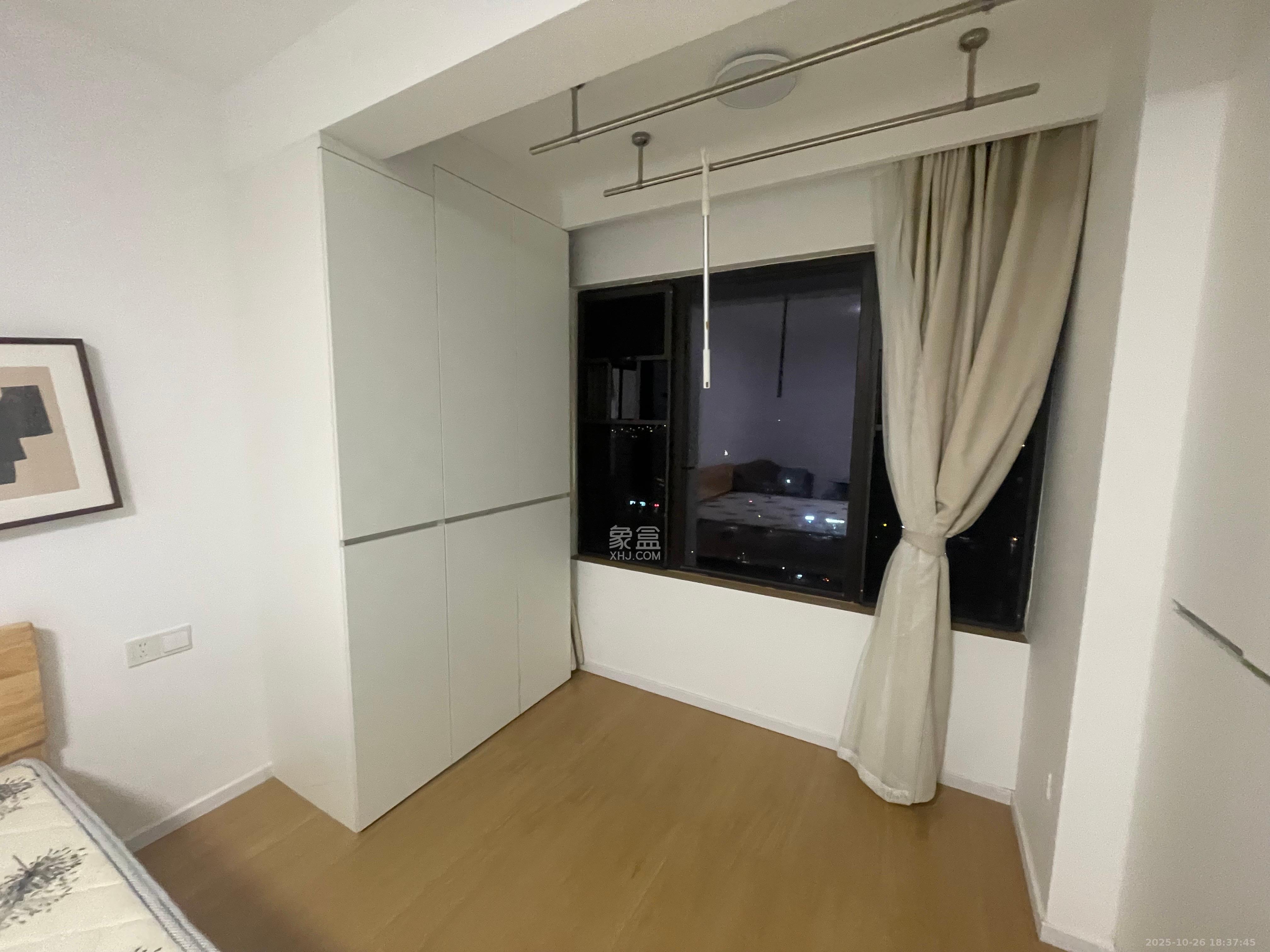 中海珑悦府  1室1厅1卫    1200.0元/月室内图