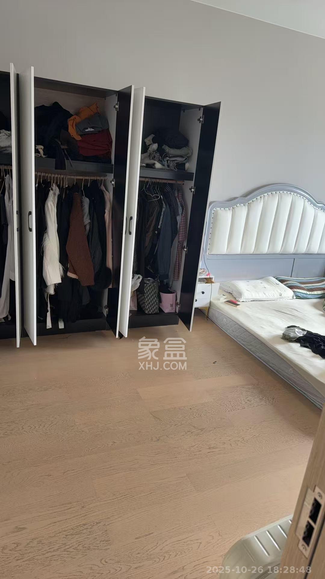 时代梅溪领峰  3室2厅2卫    3000.0元/月室内图