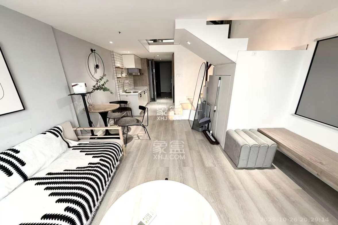 藏珑湖上公馆 2室1厅1卫 2600.0元/月 藏珑湖上公馆 2室1厅1卫 2600.0元/月室内图