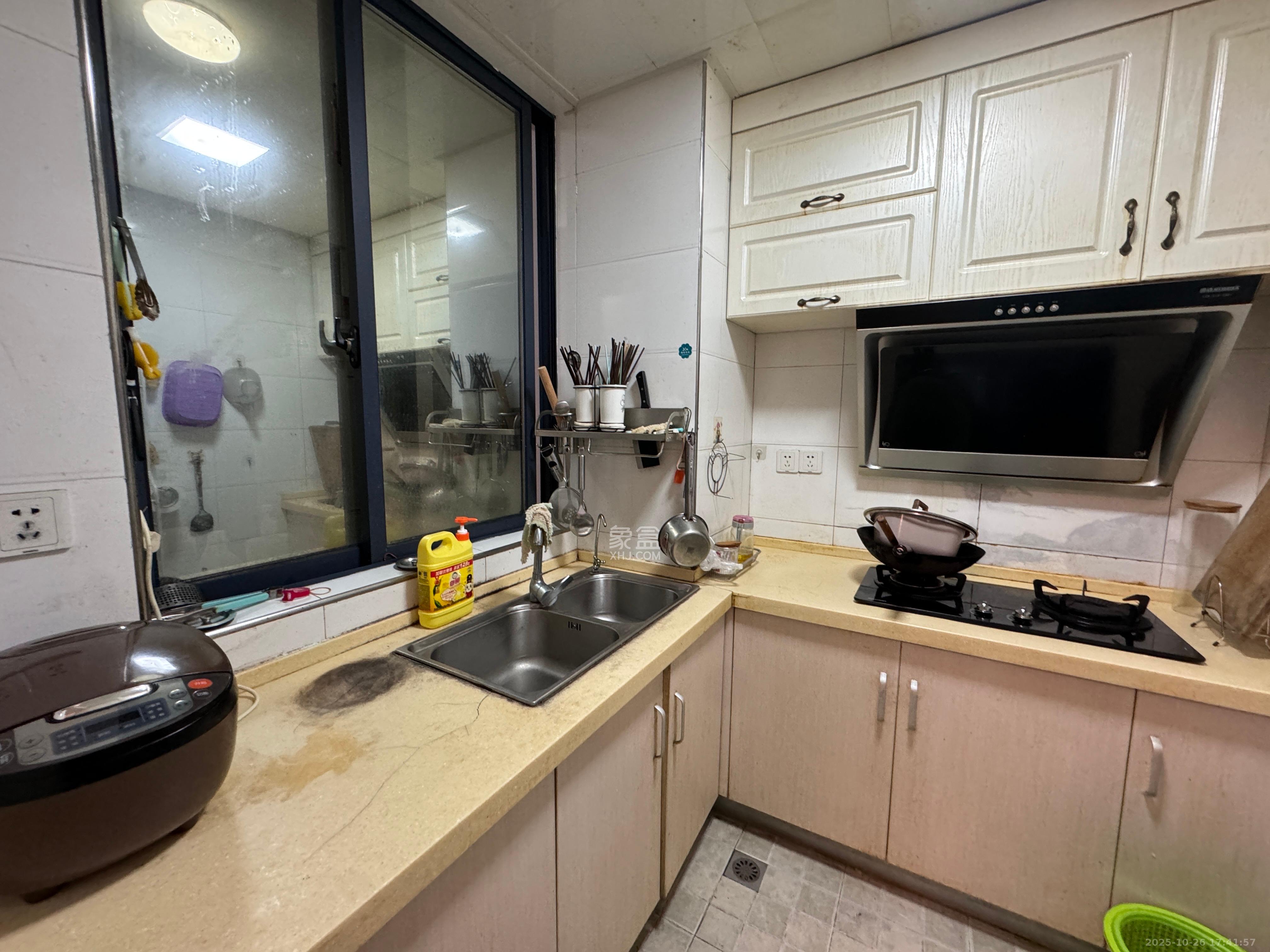 中南红领邦（红星嘉和苑）  3室2厅2卫    2200.0元/月室内图