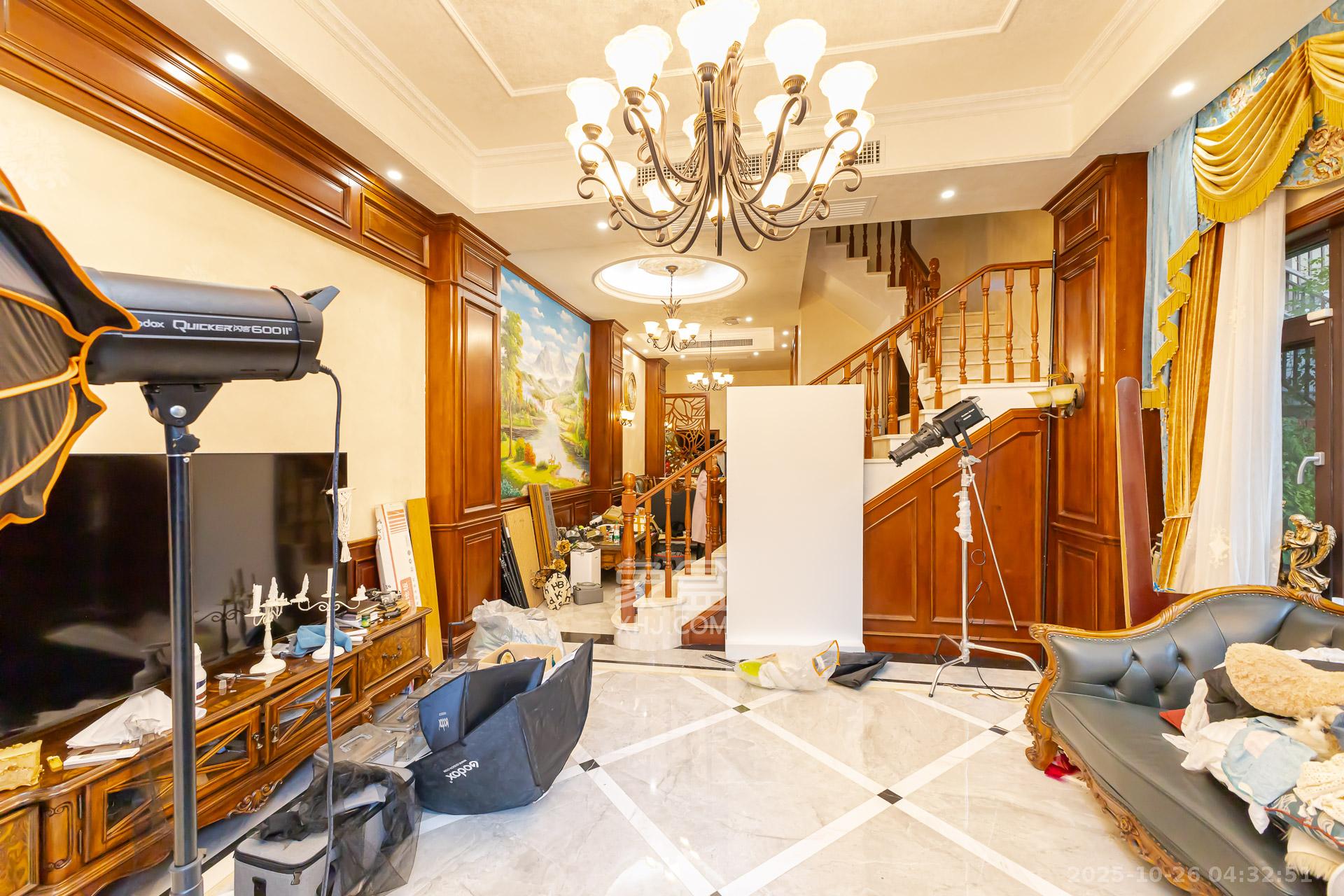 龙湖湘风原著(龙湖湘风星城)  5室3厅5卫    450.0万 龙湖湘风原著(龙湖湘风星城)  5室3厅5卫    450.0万客厅