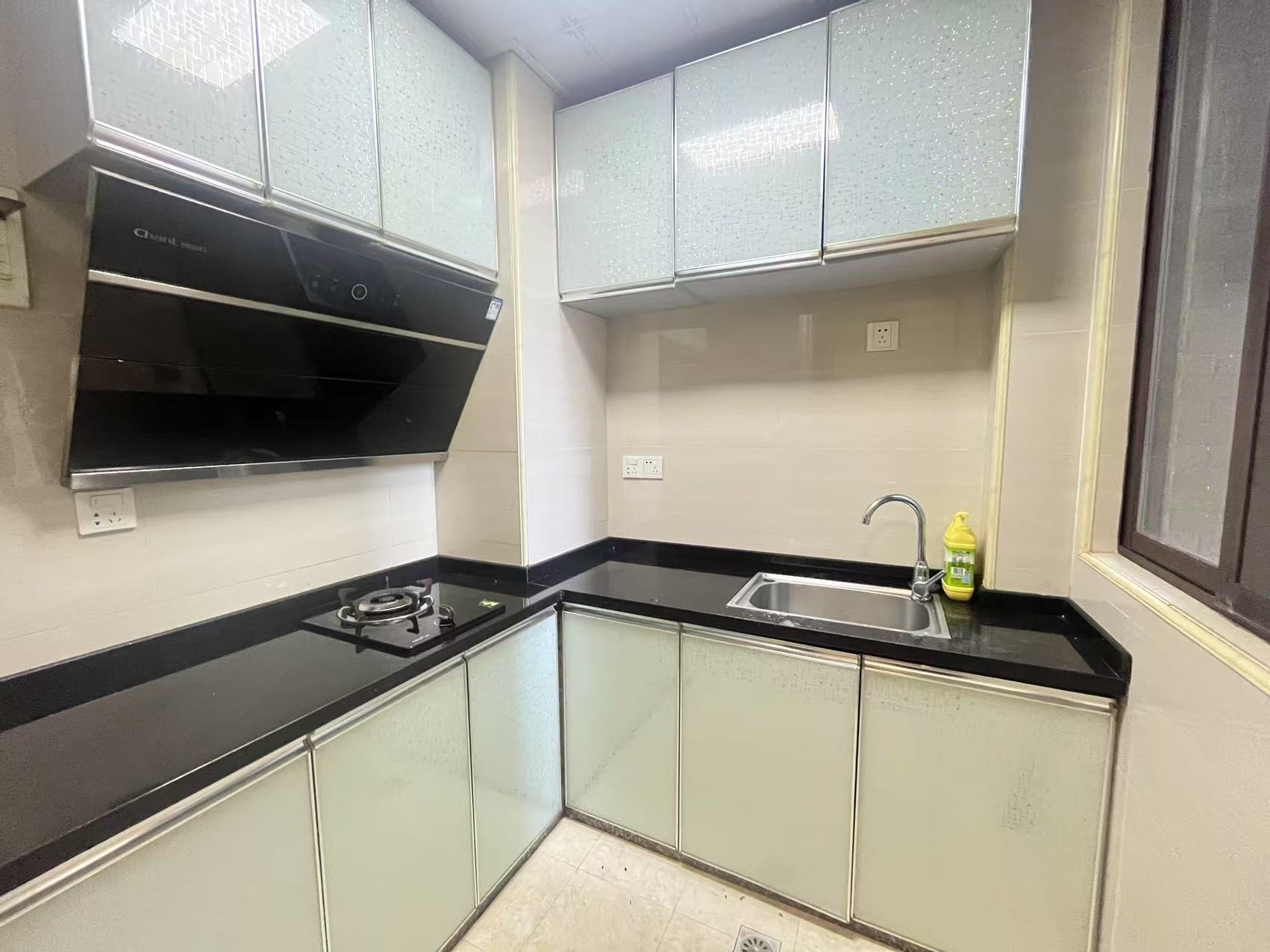 英伦首府金域豪廷 1室0厅0卫 25.0万 英伦首府金域豪廷 1室0厅0卫 25.0万客厅