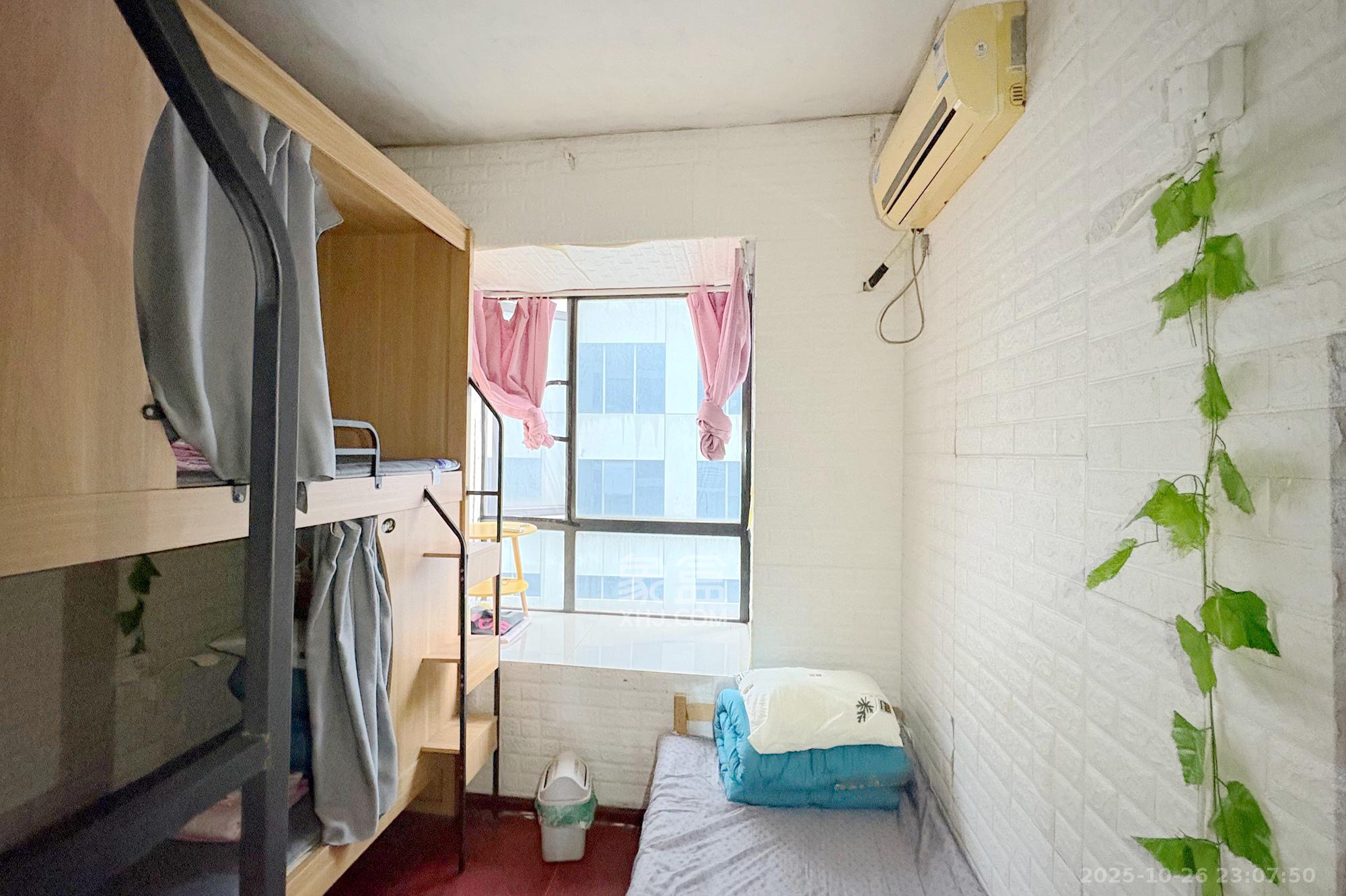 五一大道202(中环壹世界)  3室2厅1卫    102.0万 五一大道202(中环壹世界)  3室2厅1卫    102.0万卧室