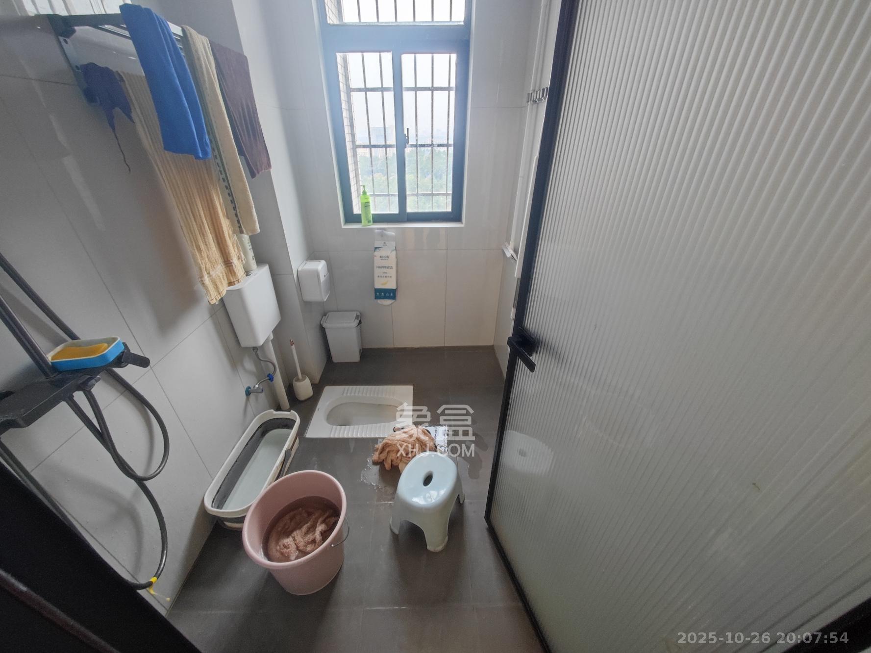 恒生碧水龙庭  4室2厅2卫    115.0万卫生间