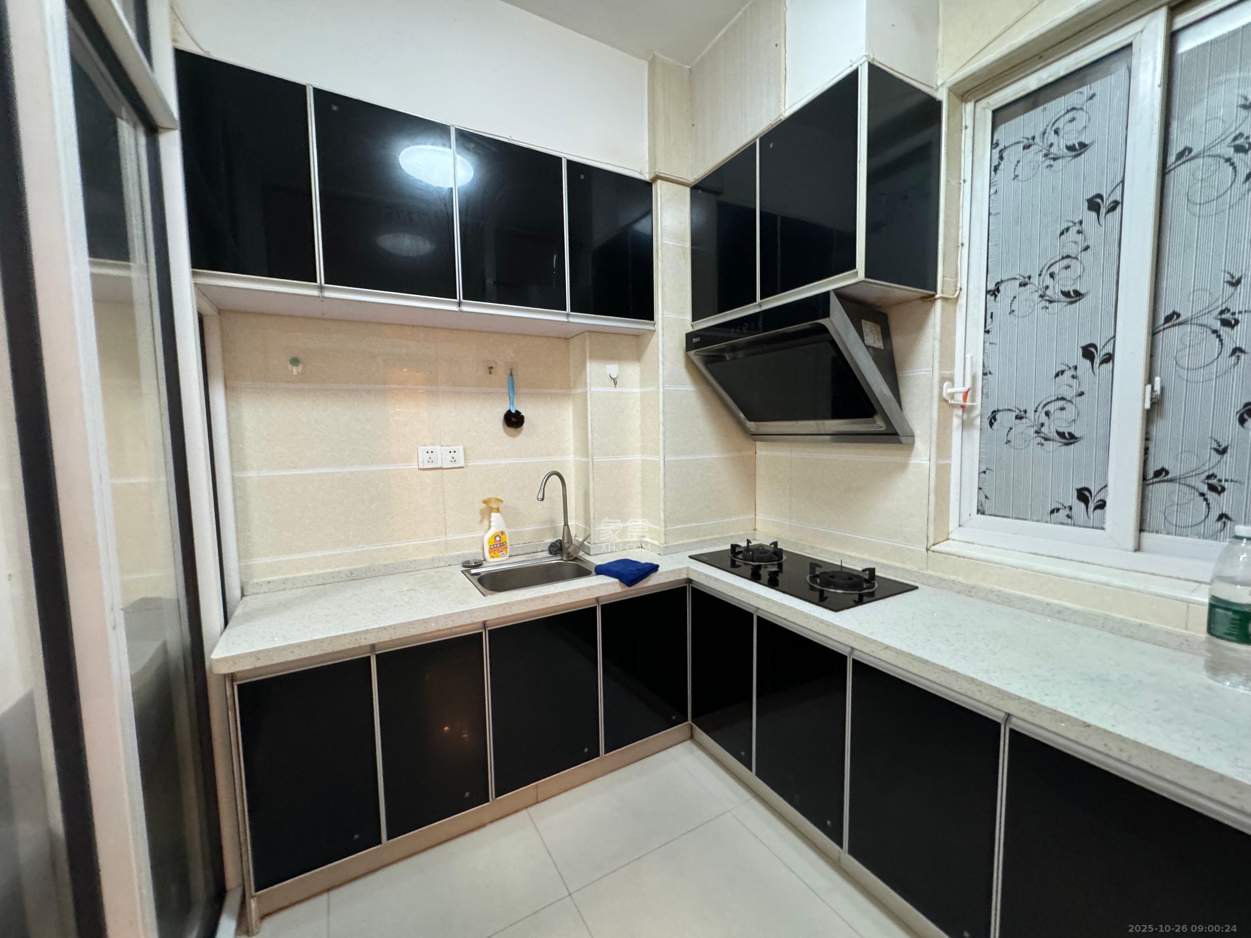 泊爱蓝湾  2室1厅1卫    2100.0元/月 泊爱蓝湾  2室1厅1卫    2100.0元/月室内图