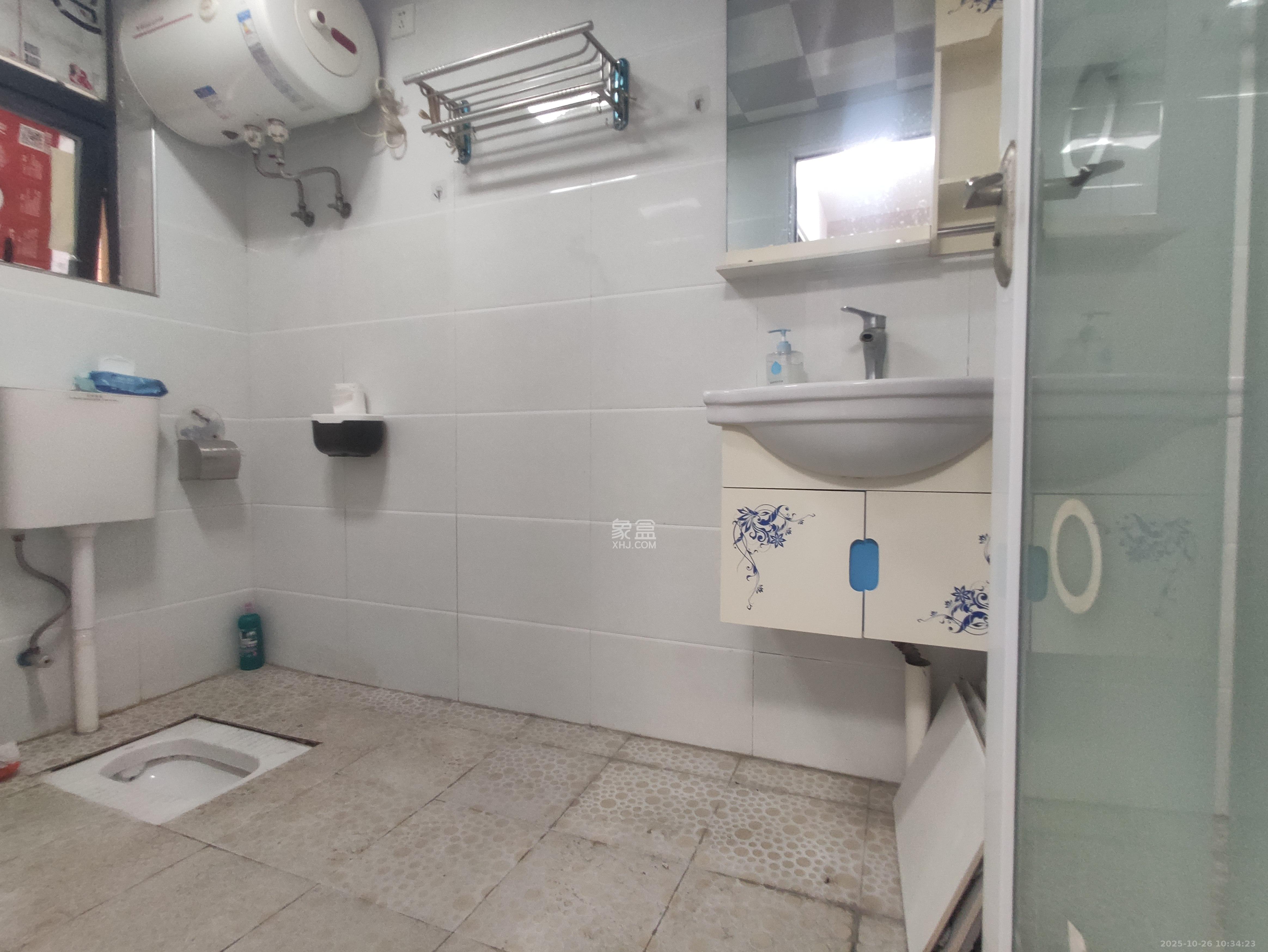 凯通国际城(凯通朝庭)  1室2厅1卫    2400.0元/月 凯通国际城(凯通朝庭)  1室2厅1卫    2400.0元/月室内图