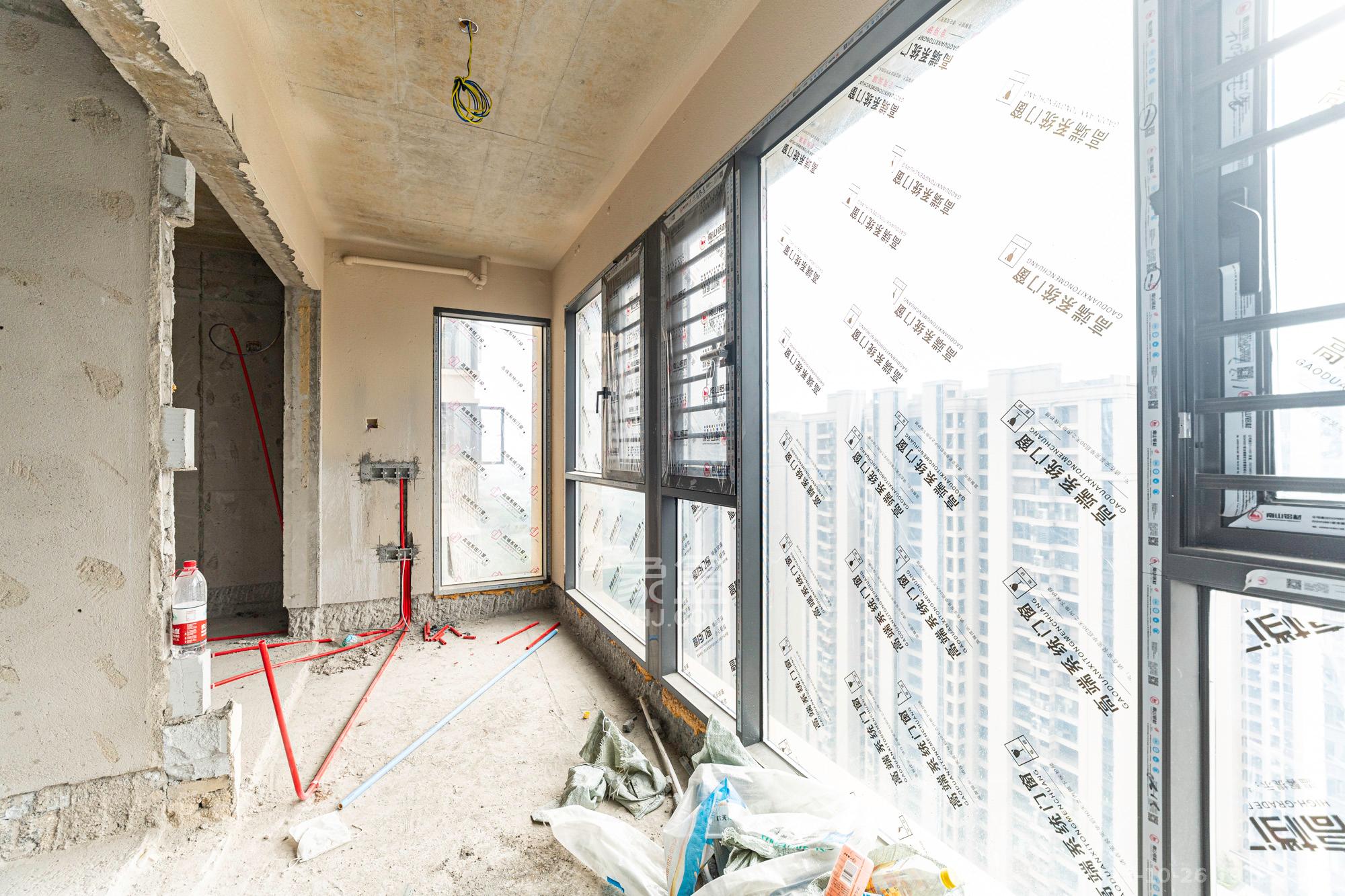 兴进珺府  3室2厅1卫    74.8万阳台