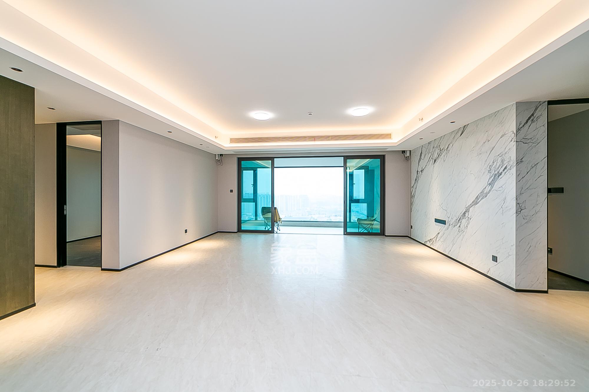 中海阅湘台  4室2厅2卫    458.0万 中海阅湘台  4室2厅2卫    458.0万客厅