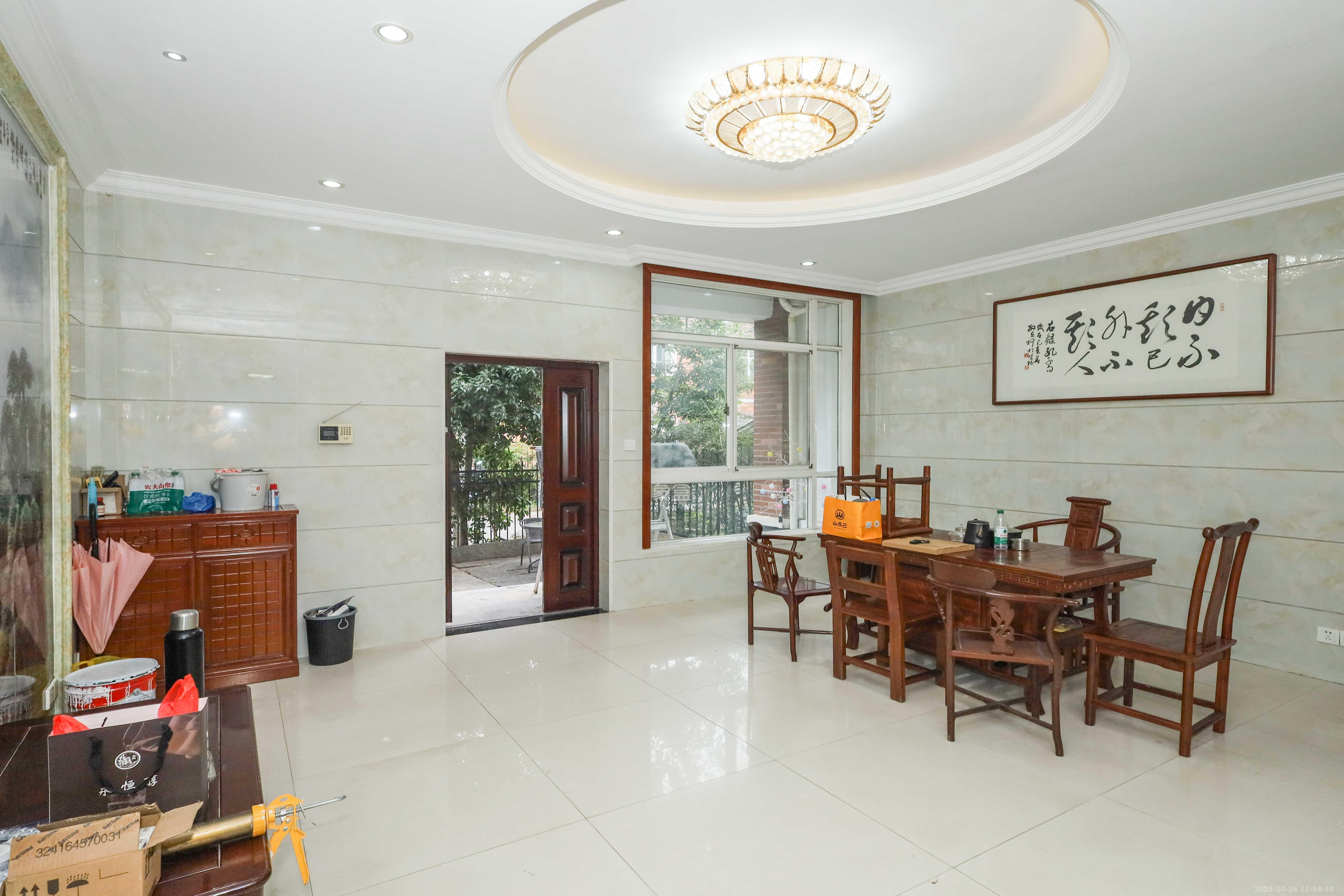 山水英伦  1室2厅4卫    368.0万 山水英伦  1室2厅4卫    368.0万客厅