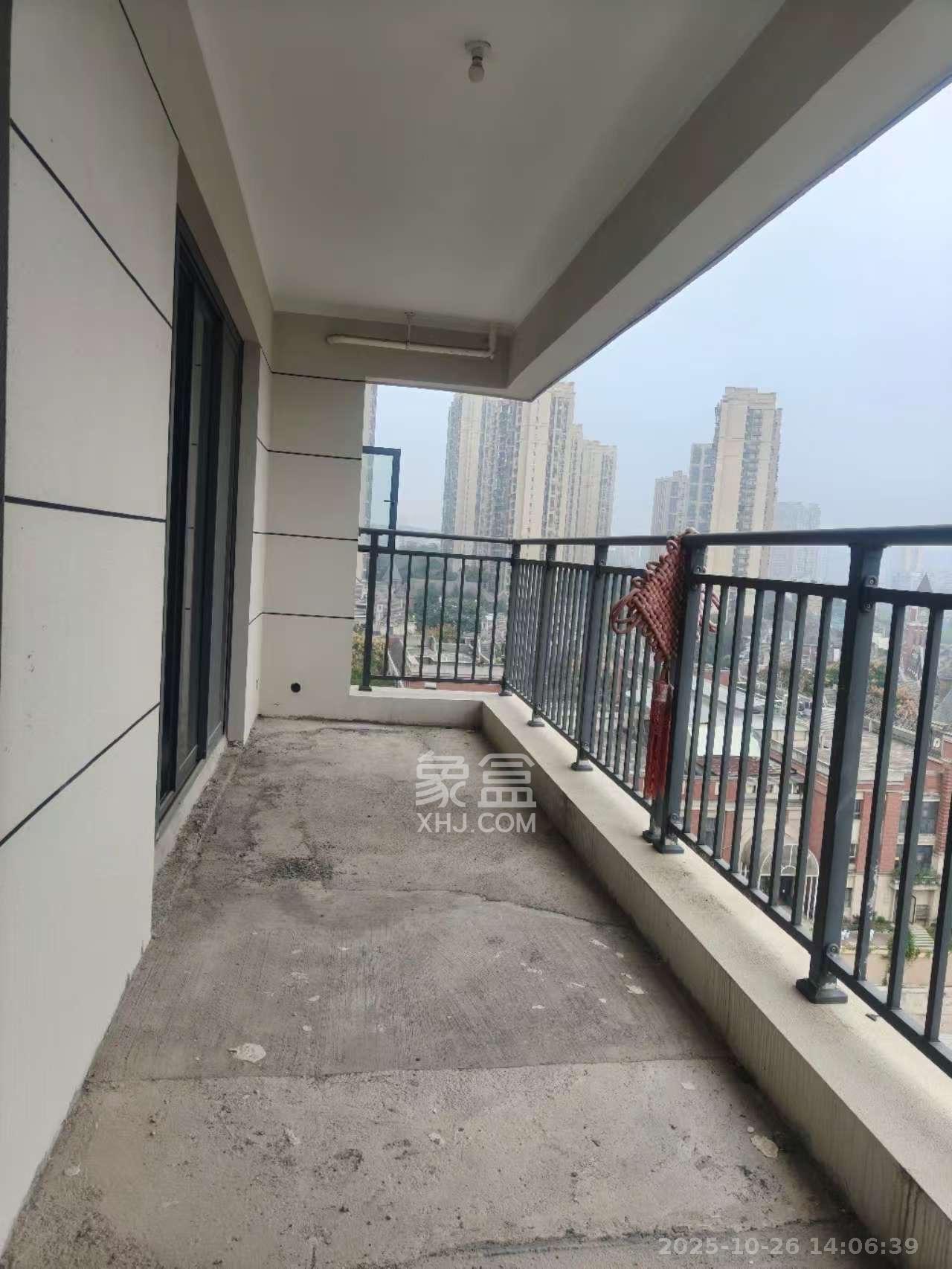 保利金香槟  3室2厅2卫    1880.0元/月室内图