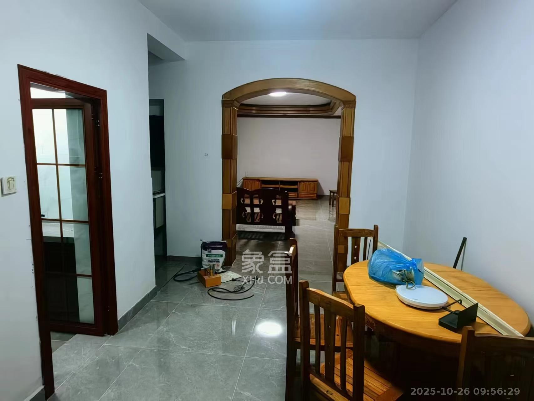 桔园小区1-8片  3室2厅2卫    2200.0元/月室内图