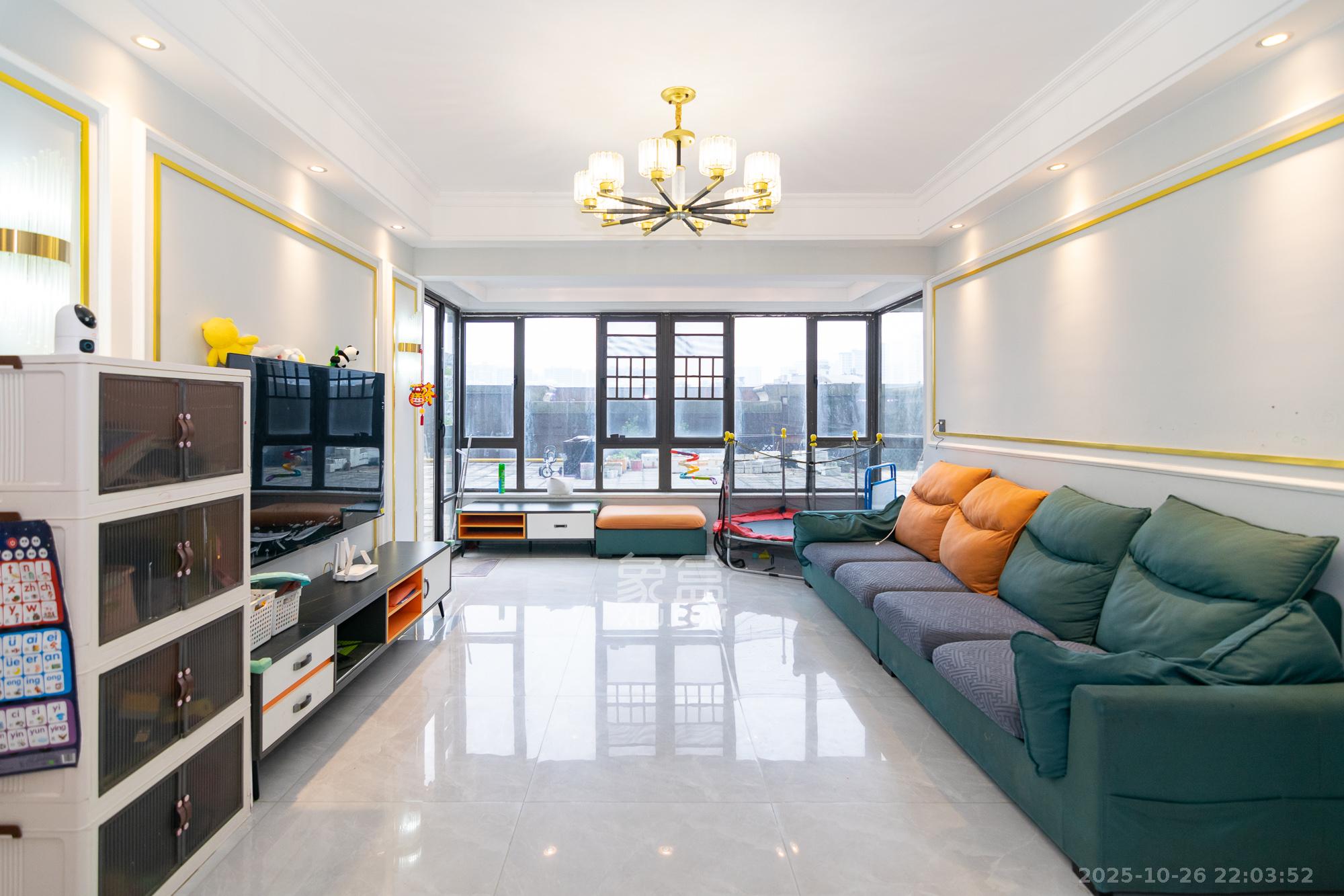 润和山水郡 4室2厅2卫 102.0万 润和山水郡 4室2厅2卫 102.0万客厅