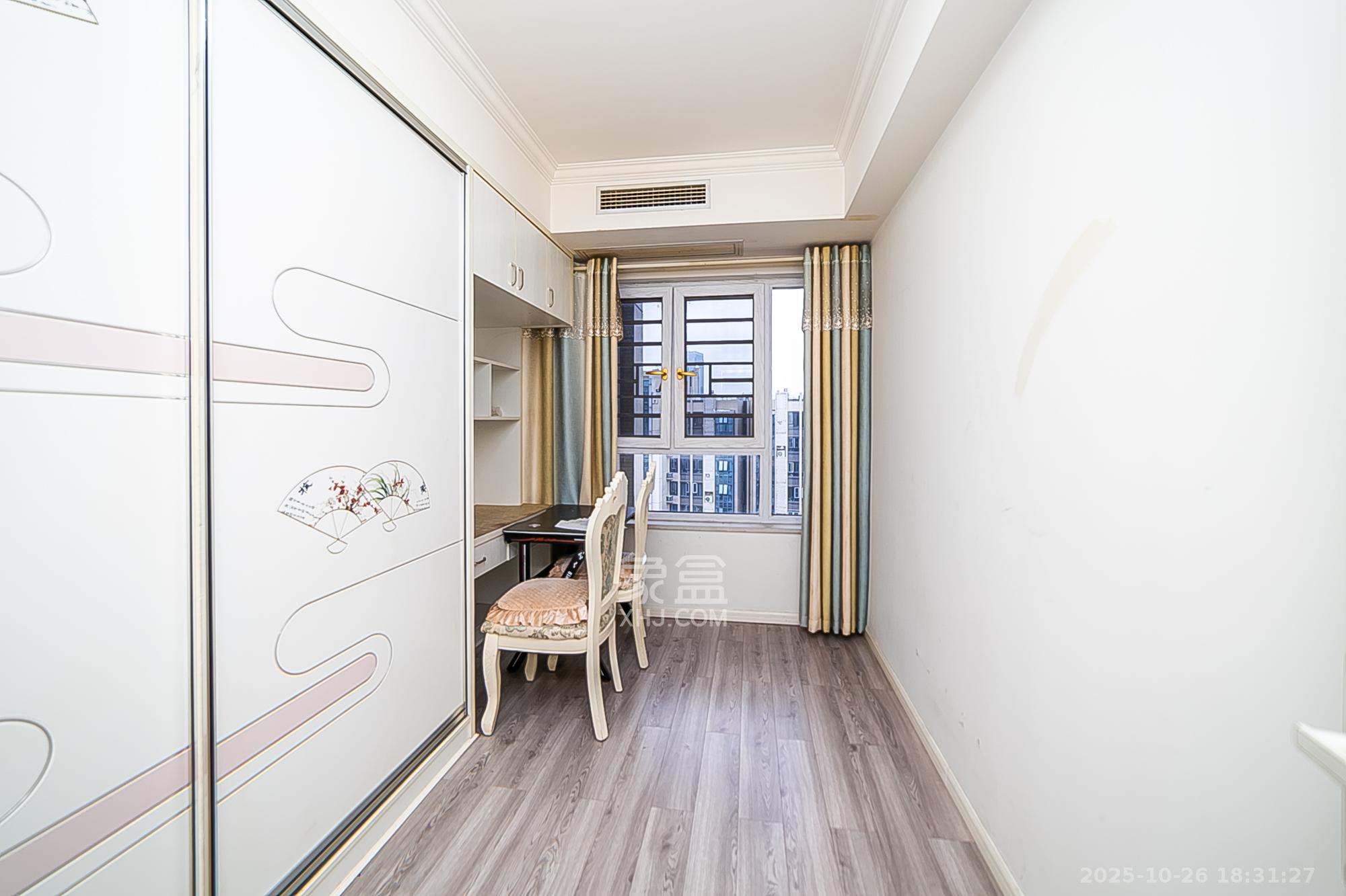 天鸿天府（天鸿中央大院）  4室2厅2卫    138.0万卧室