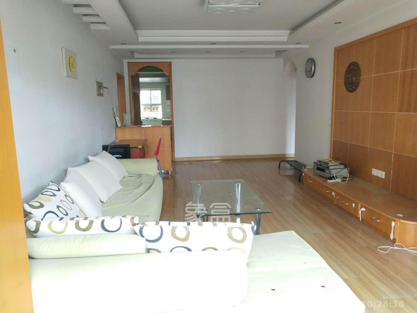 都市星光  3室2厅2卫    4100.0元/月