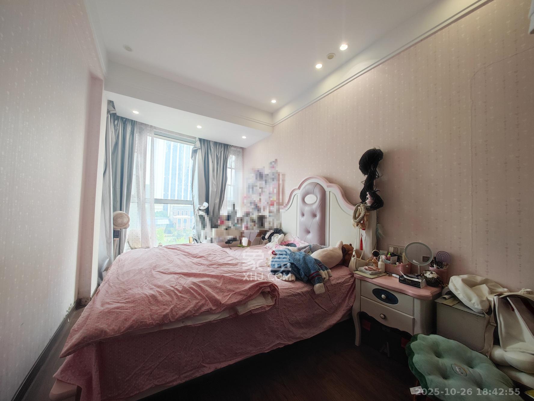 五矿万境水岸三期  5室2厅2卫    218.0万 五矿万境水岸三期  5室2厅2卫    218.0万卧室