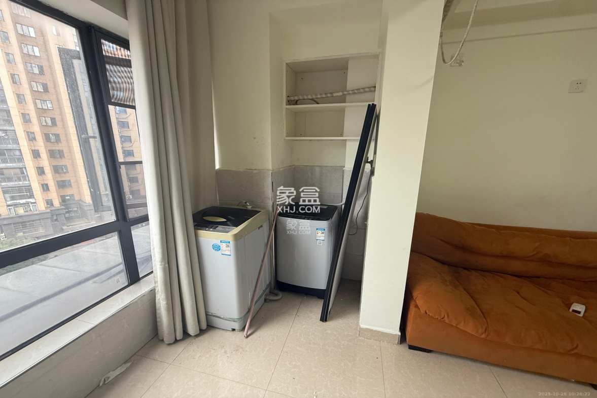 润芳园 1室1厅1卫 1600.0元/月 润芳园 1室1厅1卫 1600.0元/月室内图