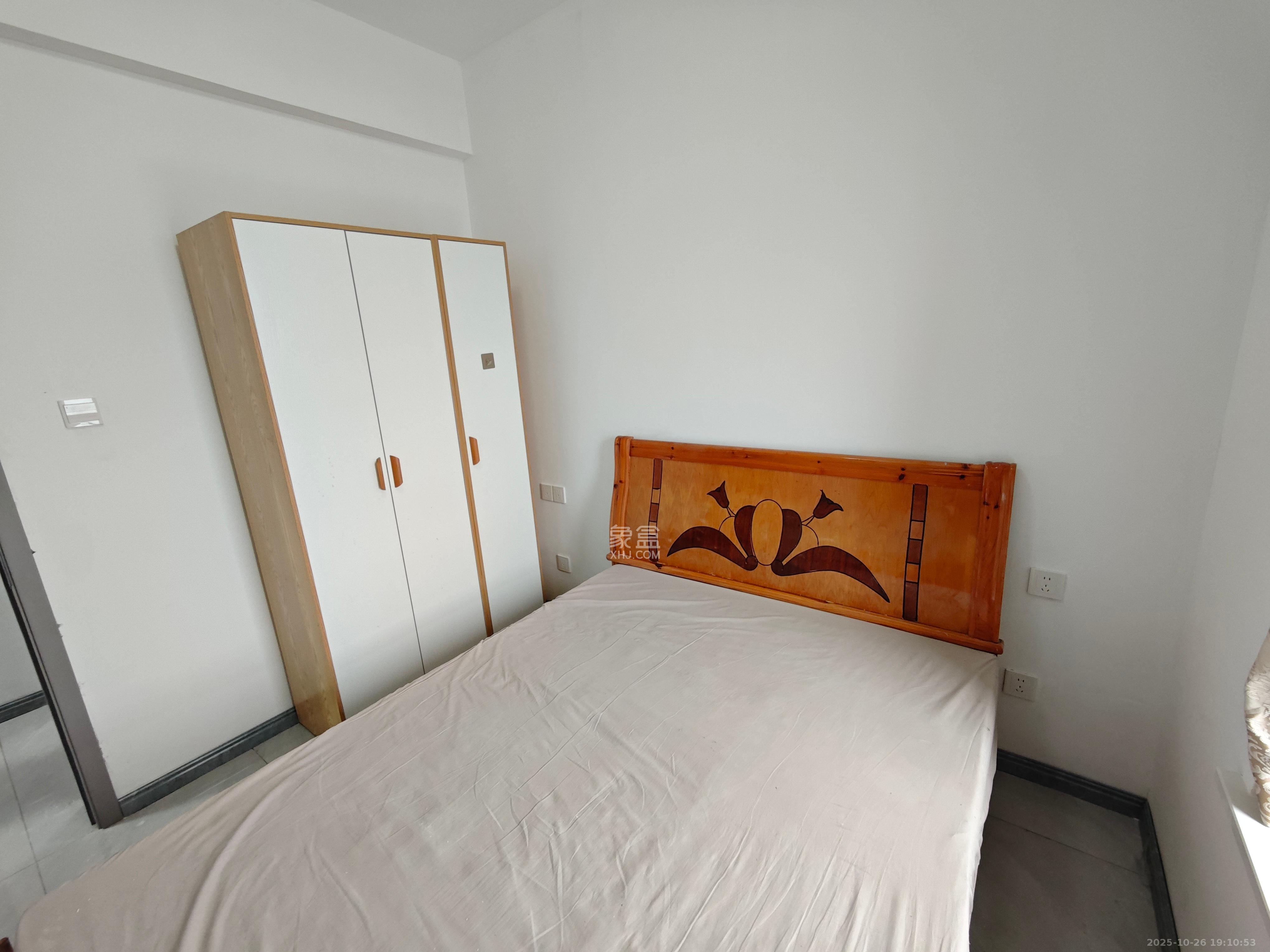 莱茵城  1室2厅1卫    2100.0元/月室内图