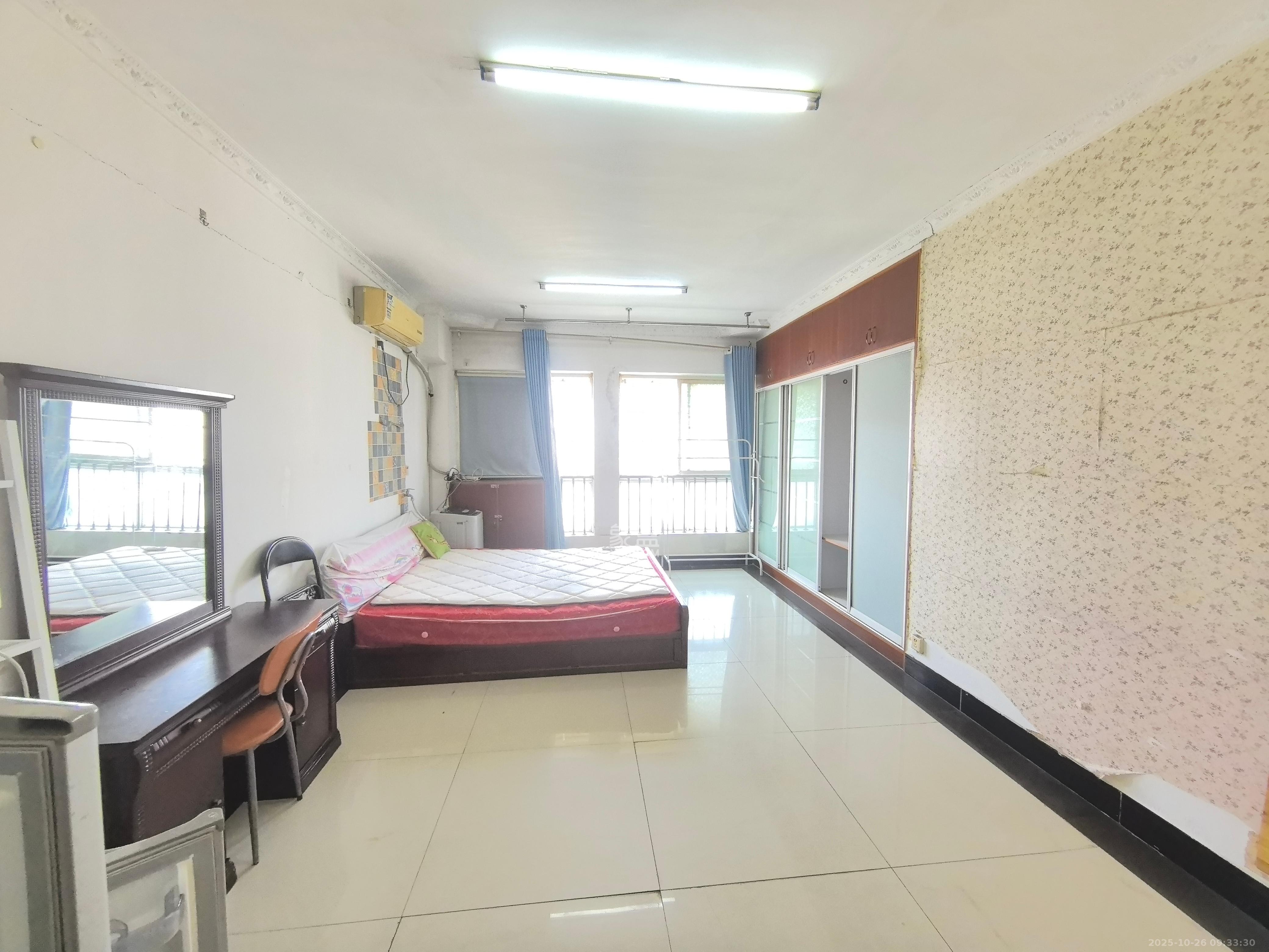 伍家岭生活广场  1室1厅1卫    1200.0元/月 伍家岭生活广场  1室1厅1卫    1200.0元/月室内图