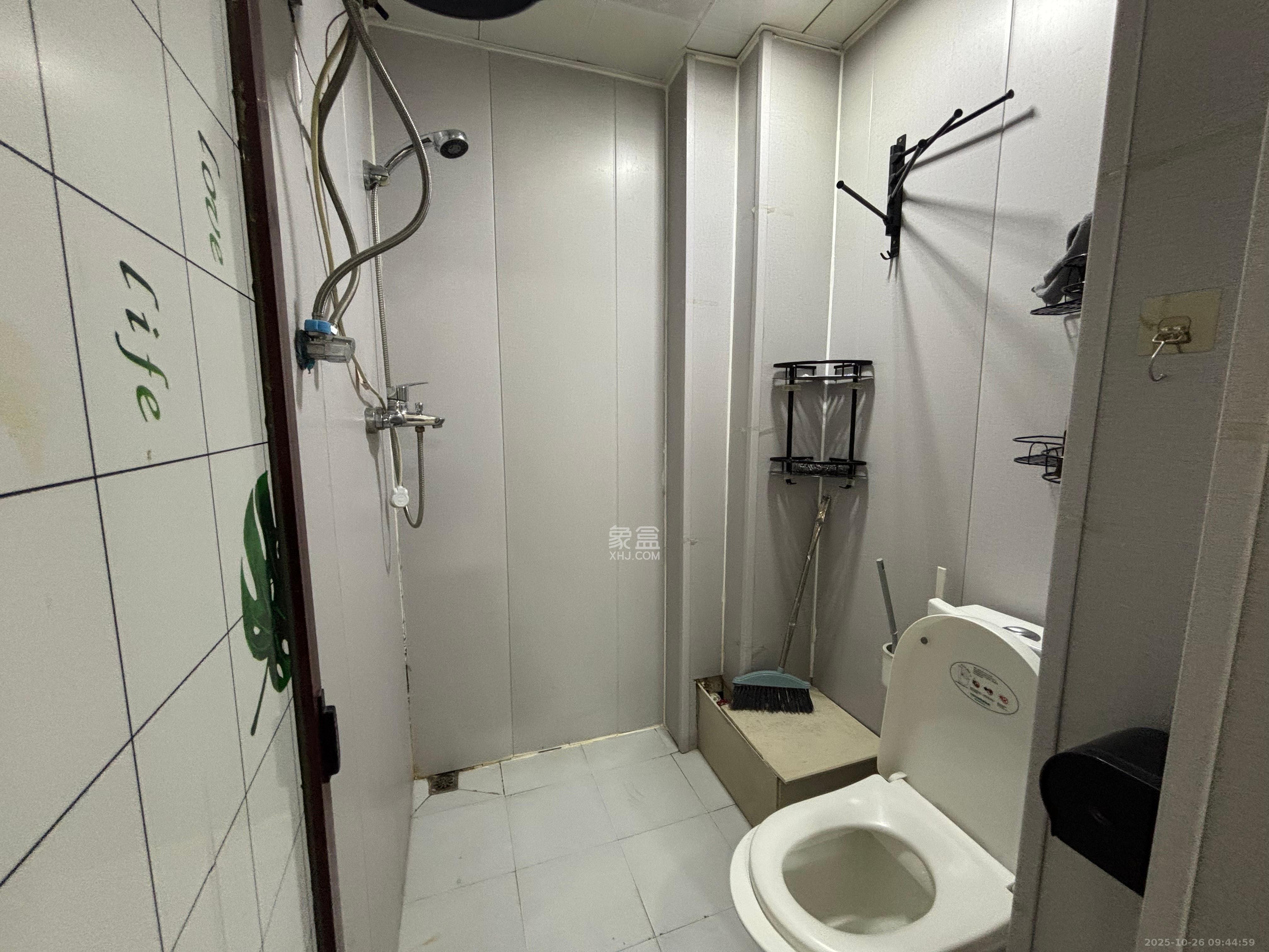 新青年公寓  1室1厅1卫    2500.0元/月室内图