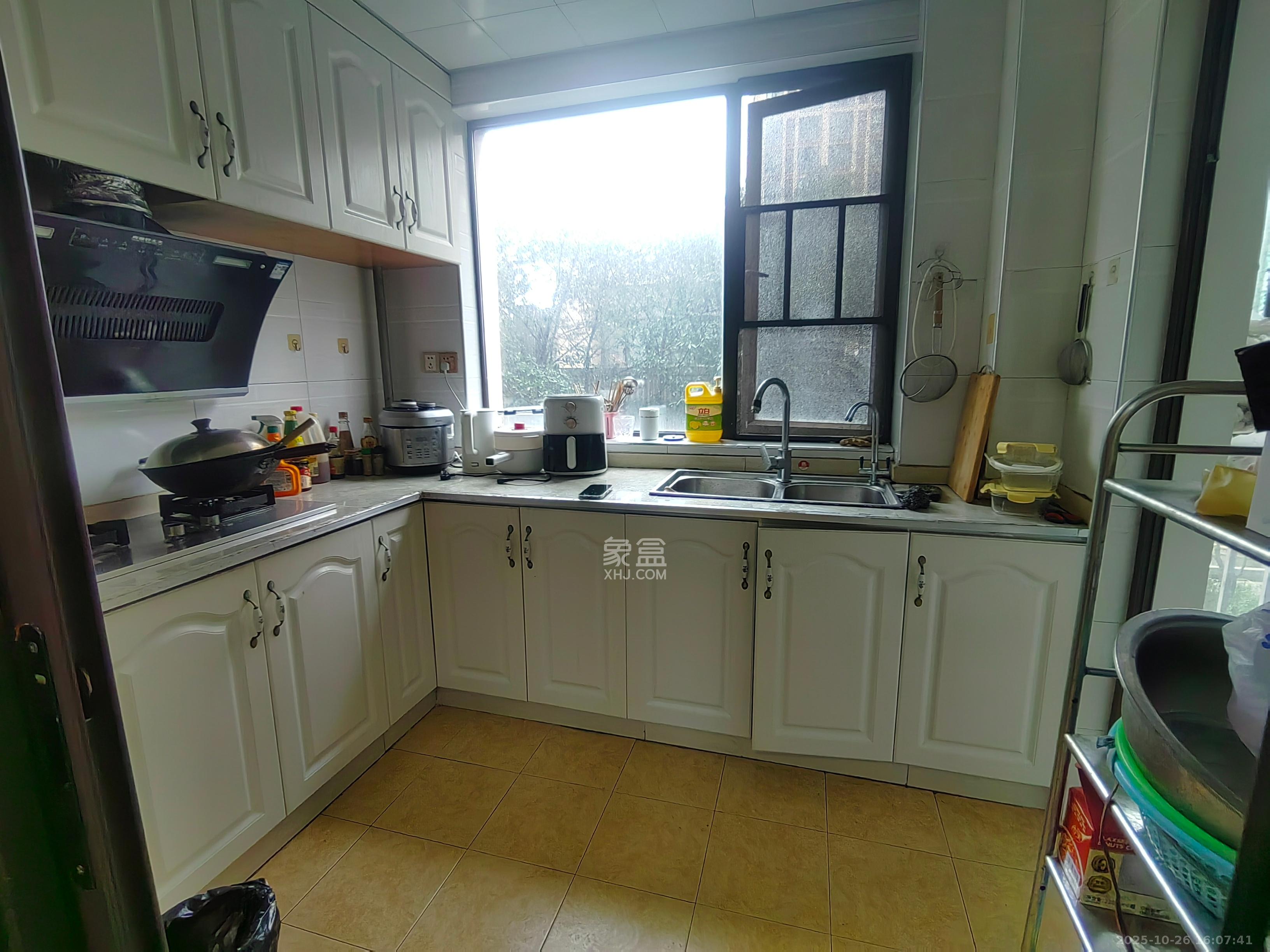 旭辉华庭  3室2厅2卫    2300.0元/月室内图